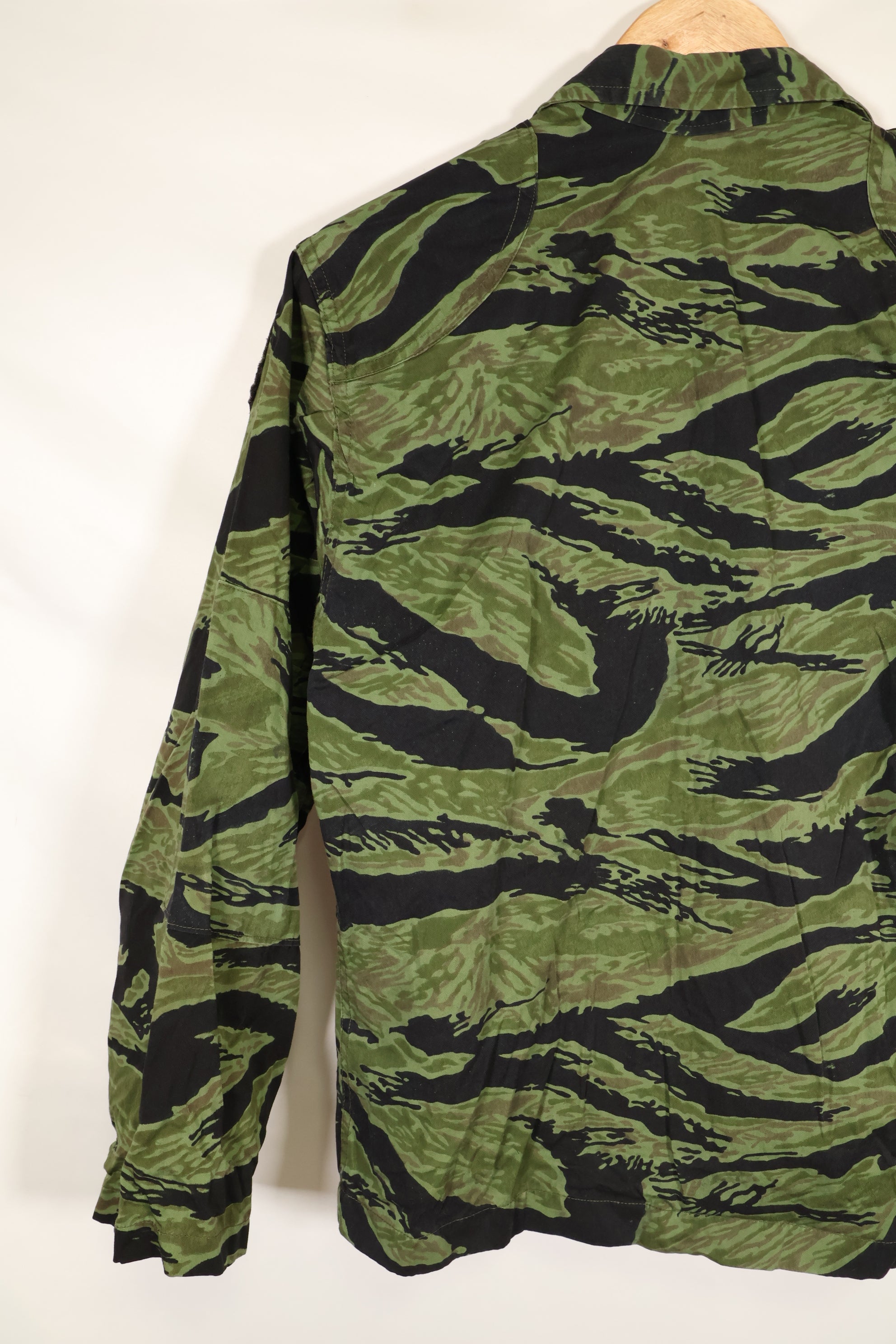 1968 and 1969 73rd surveillance airplane company direct embroidery VNMC 4th pattern tiger stripe set, never used