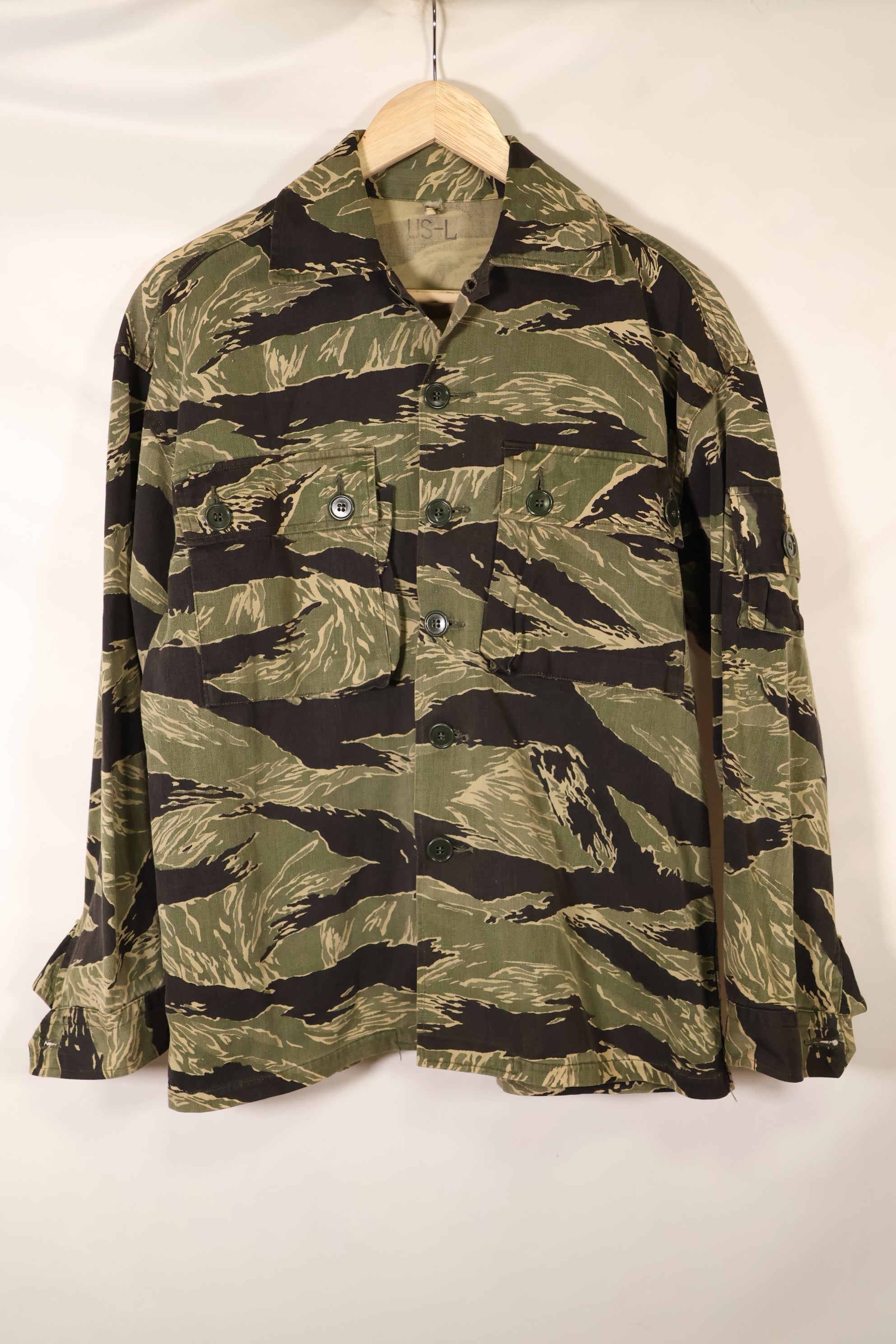 Mid-1960s US-L Okinawa Tiger Pattern Tiger Stripe US-Cut Shirt, Used