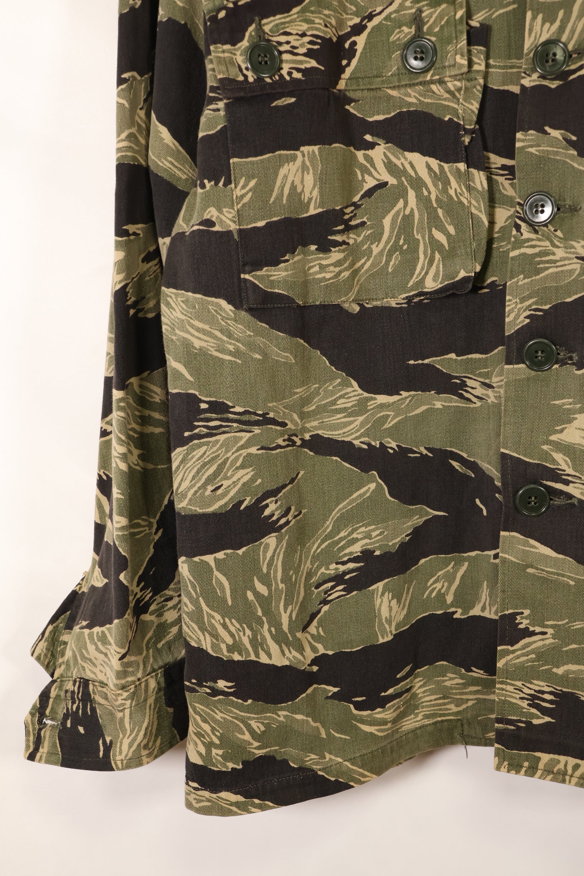 Mid-1960s US-L Okinawa Tiger Pattern Tiger Stripe US-Cut Shirt, Used