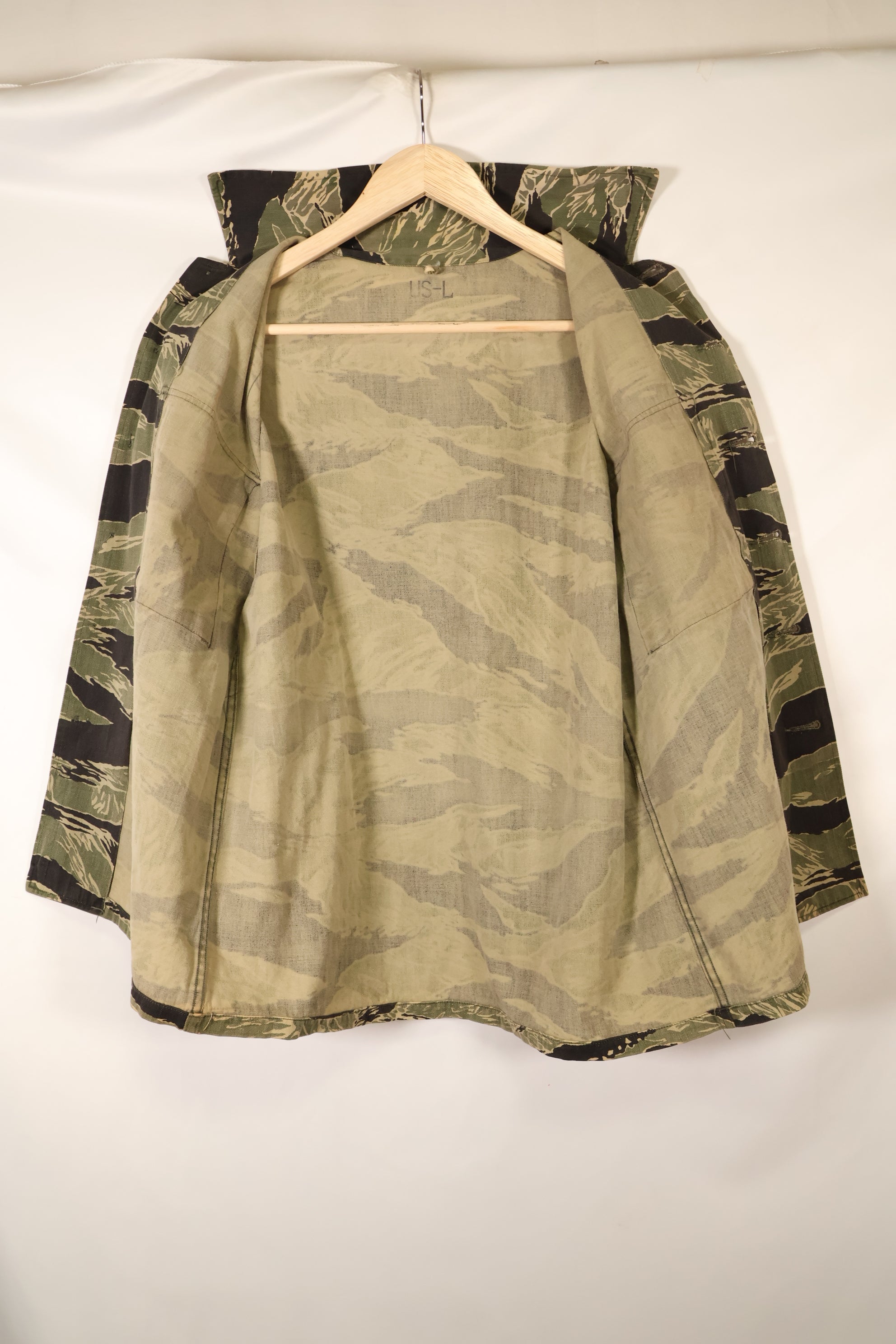 Mid-1960s US-L Okinawa Tiger Pattern Tiger Stripe US-Cut Shirt, Used