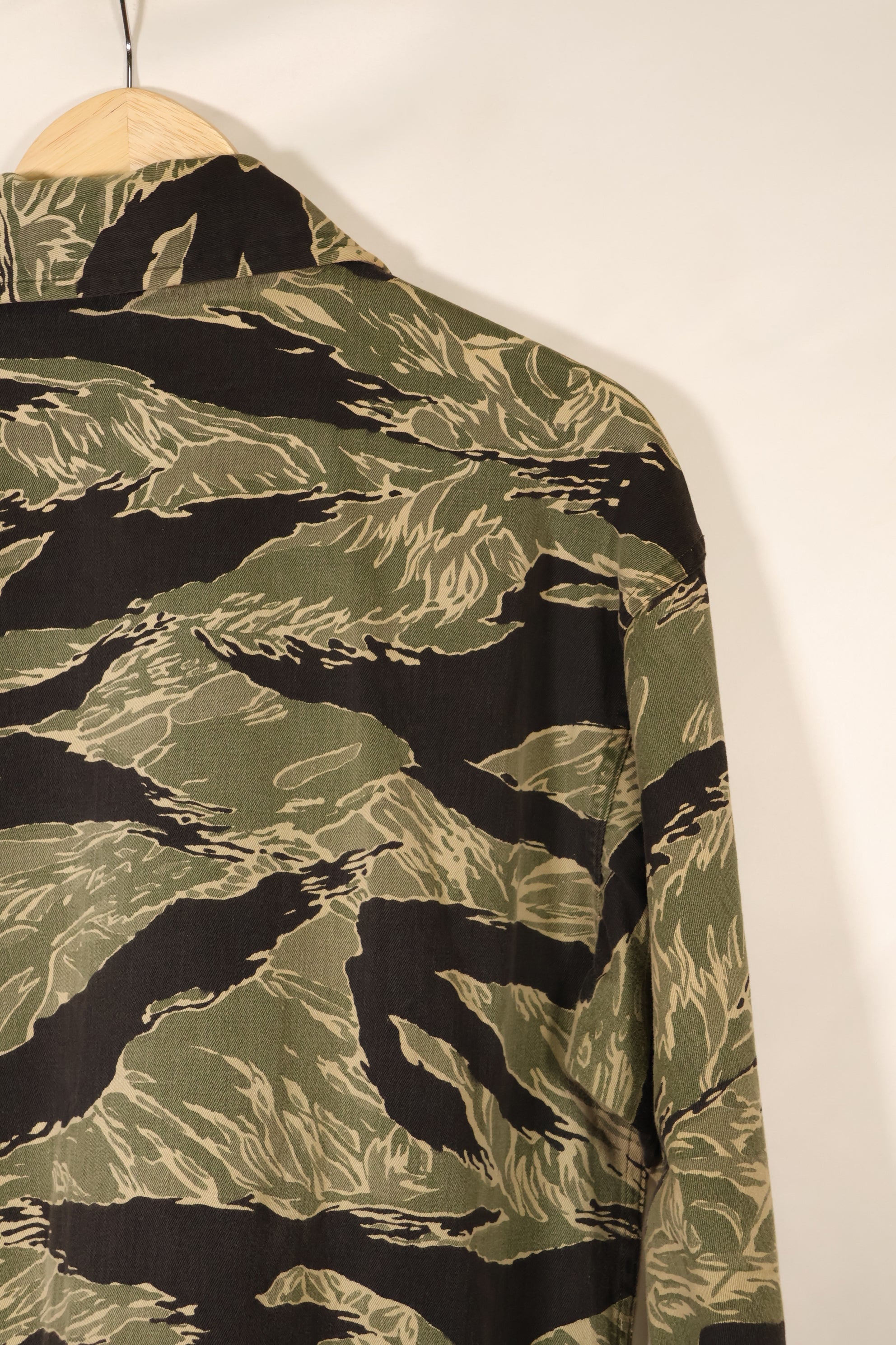 Mid-1960s US-L Okinawa Tiger Pattern Tiger Stripe US-Cut Shirt, Used