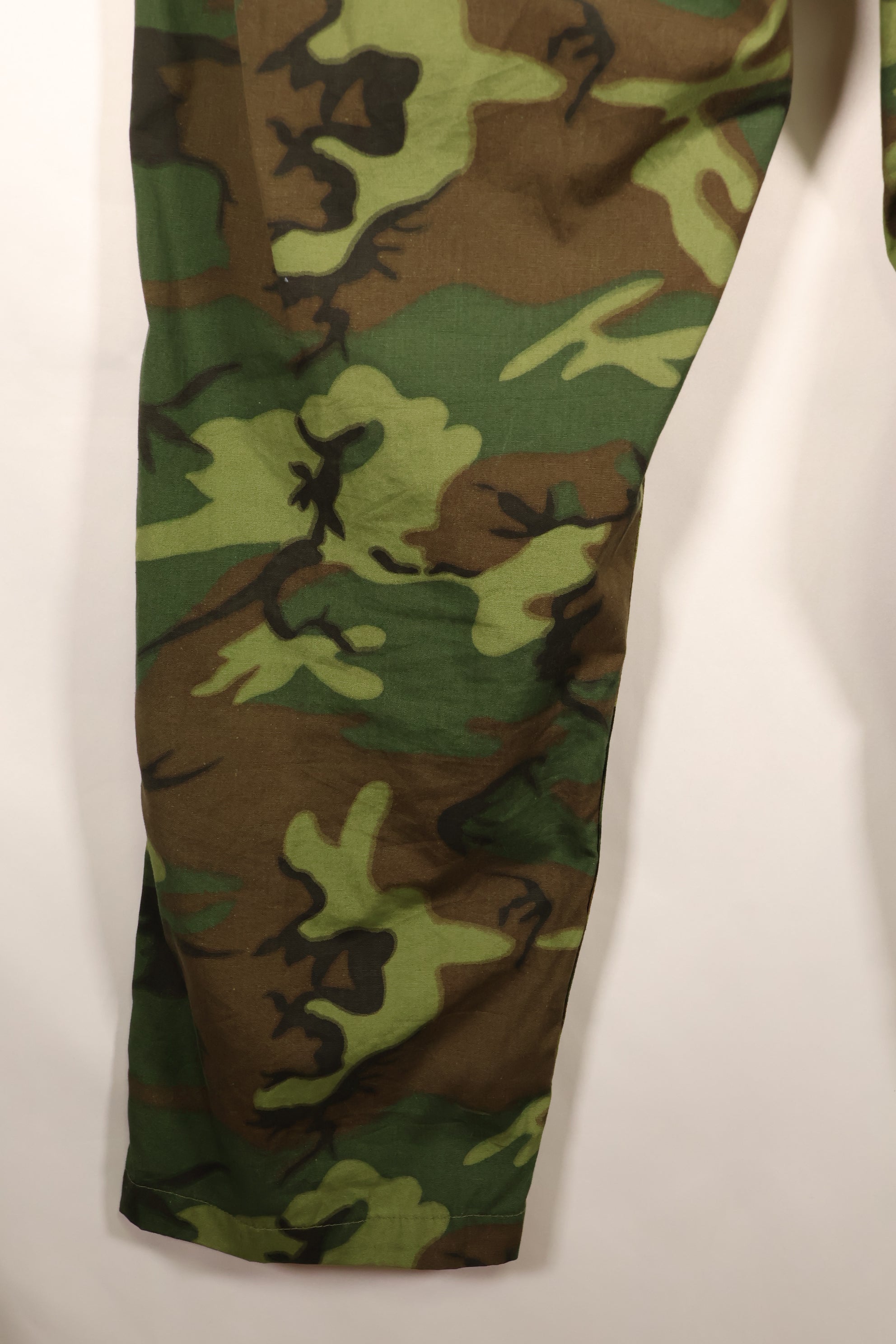 Late 1960s, Size 34–36, ERDL Leaf Camo, Non-Ripstop Fabric, Utility Cut Pants, Used