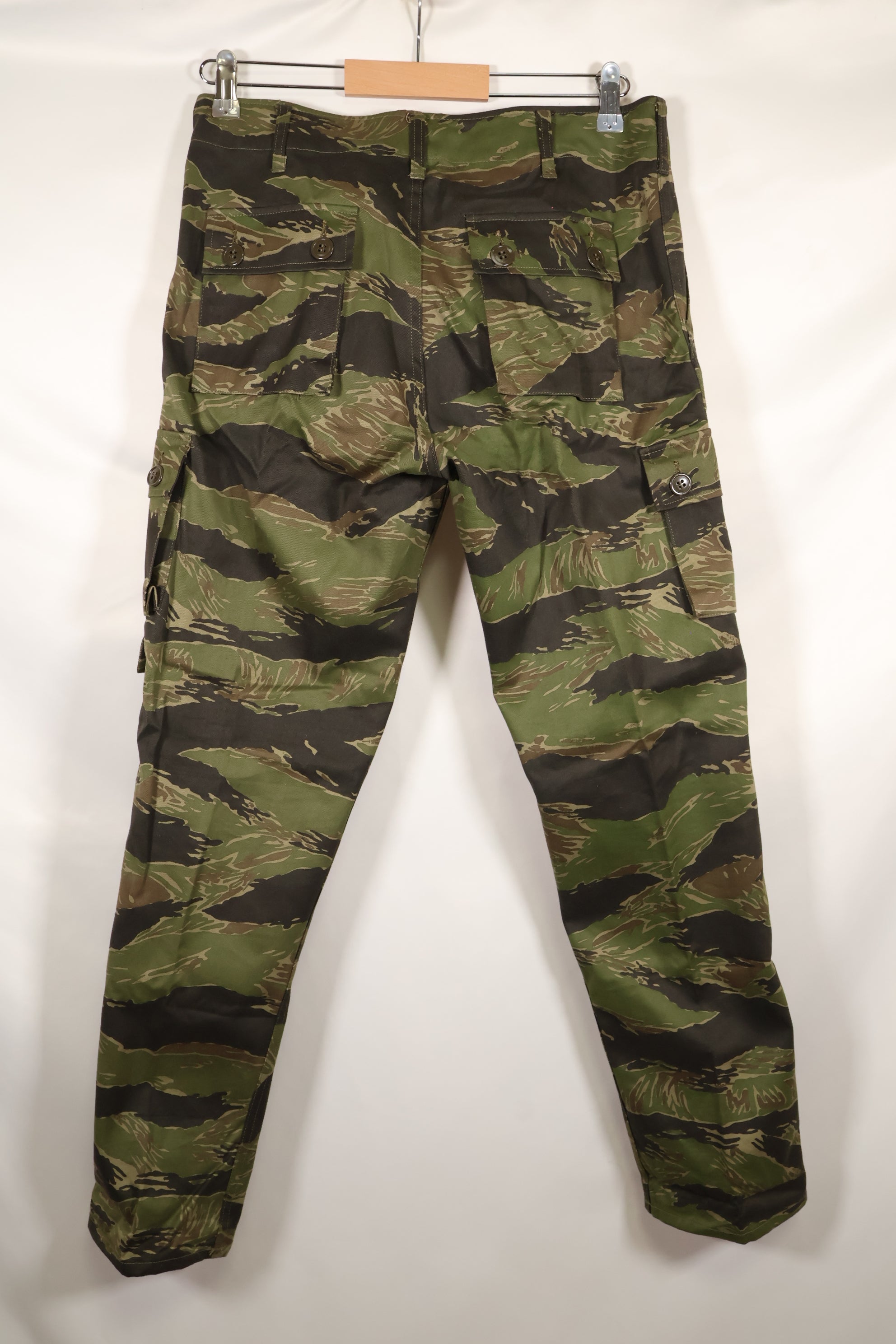 1970s DAJB09 with contract tag Made in Japan Tiger stripe top and bottom set, never used