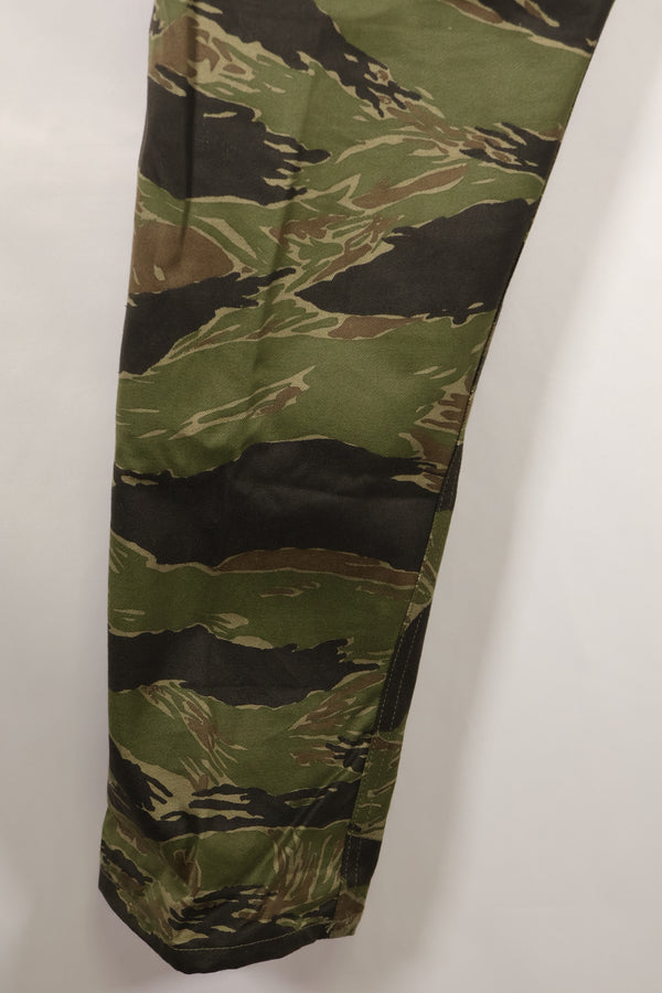 1970s DAJB09 with contract tag Made in Japan Tiger stripe top and bottom set, never used