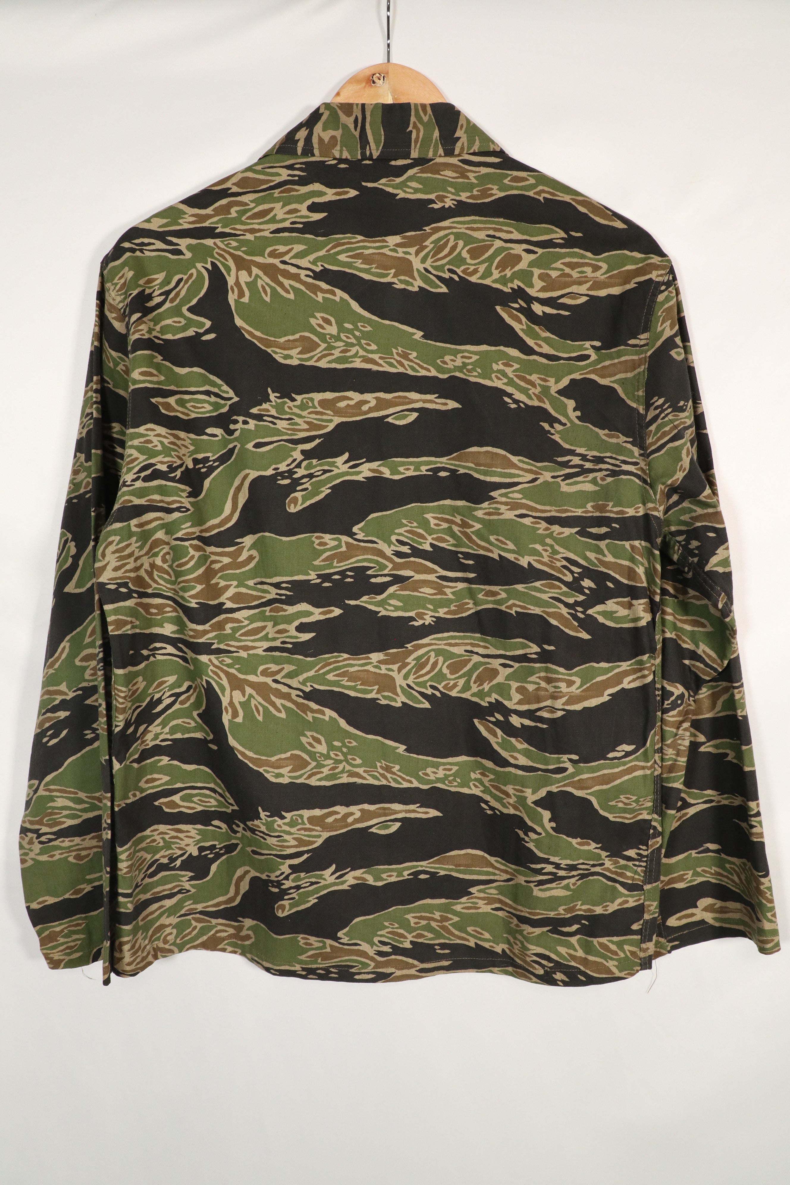 Real Late War Pattern Tiger Stripe Shirt, almost unused, size A-L.