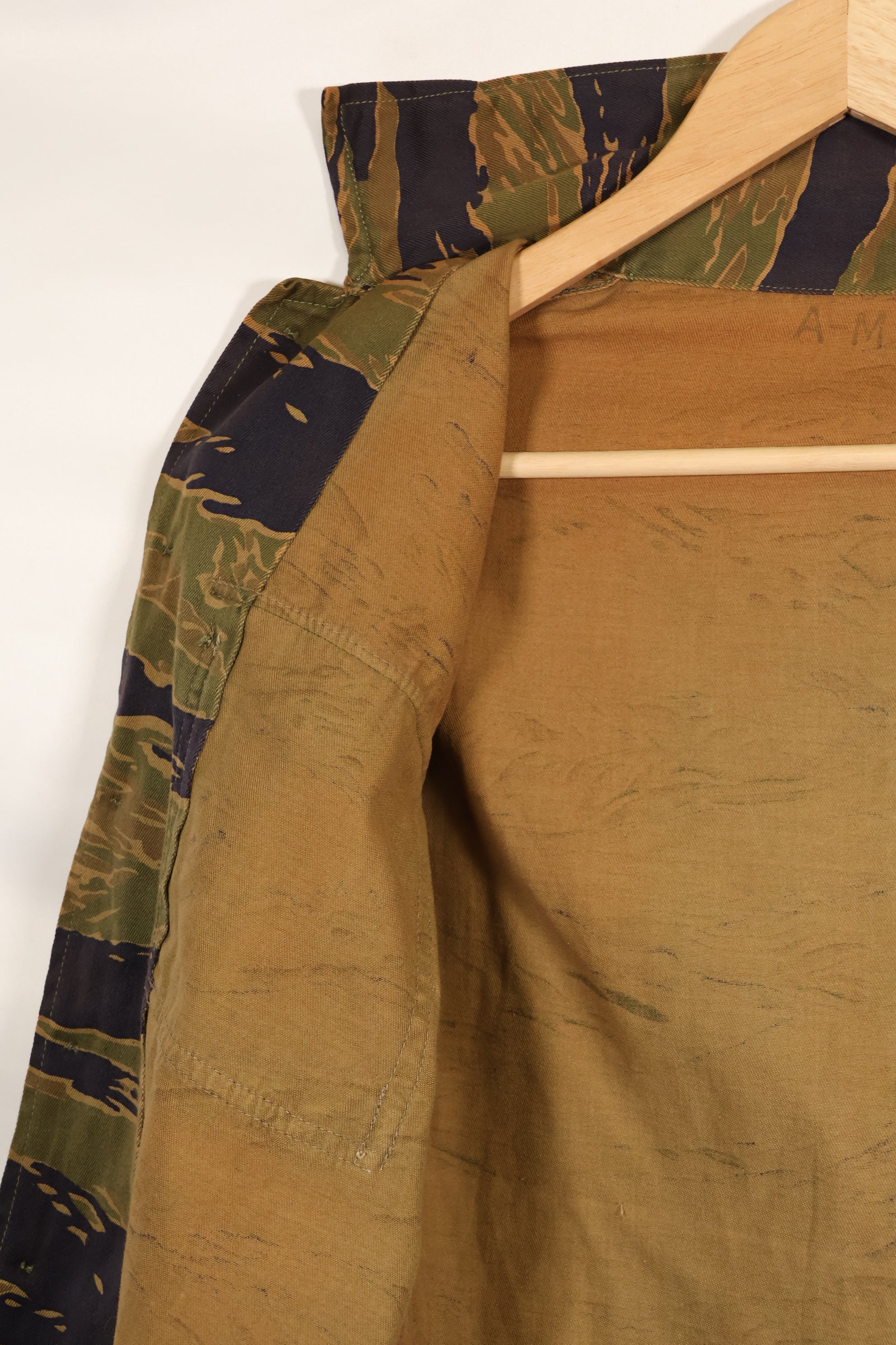 Real A-M Tiger Stripe Shirt Gold Tiger Derivative Pattern in good condition