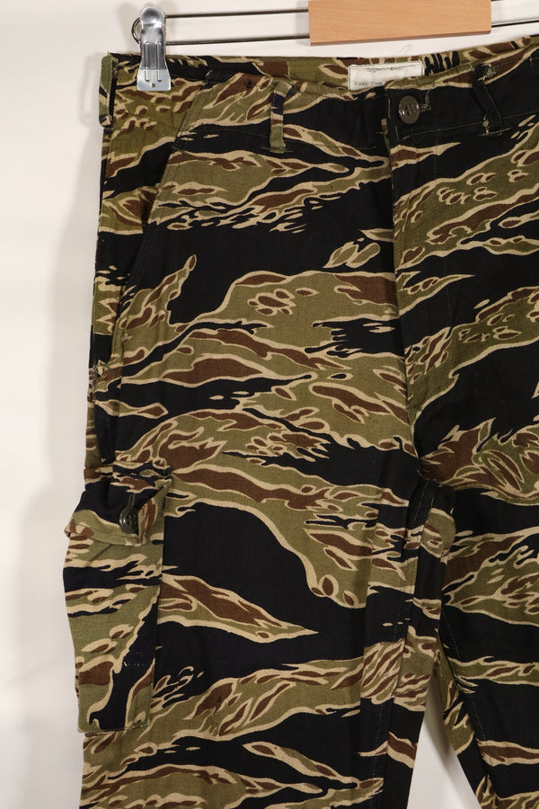 Mid-1960s early gold tiger stripe pants, size S-R, US cut, good condition.