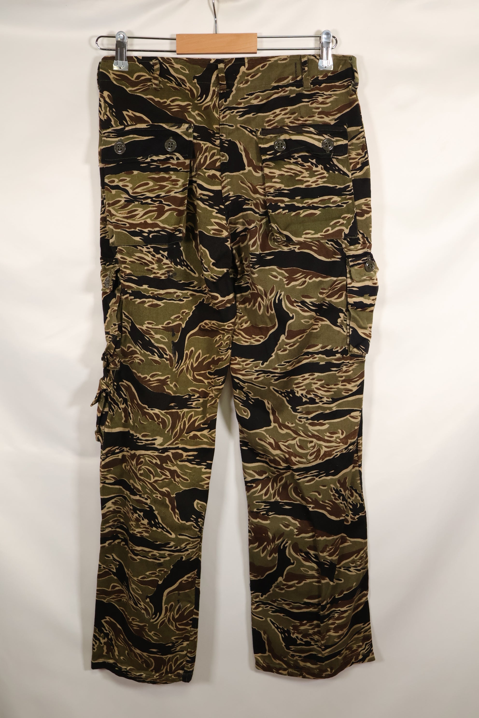 Mid-1960s early gold tiger stripe pants, size S-R, US cut, good condition.