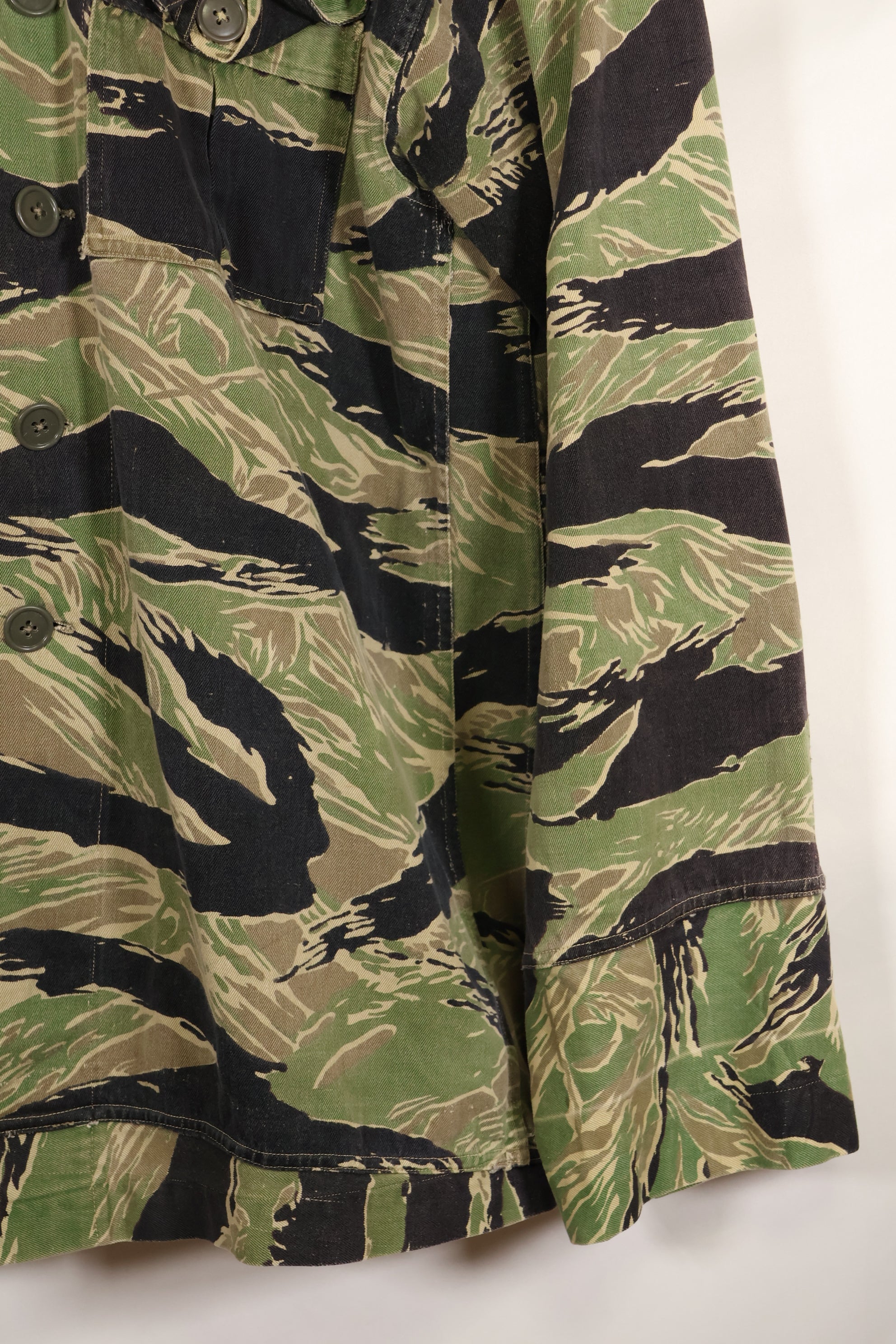 Early 1960s twill fabric, rare VNMC 1st Model tiger stripe shirt, used by Taylor.