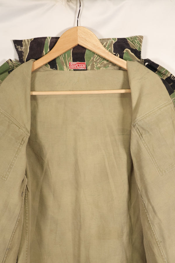 Early 1960s twill fabric, rare VNMC 1st Model tiger stripe shirt, used by Taylor.