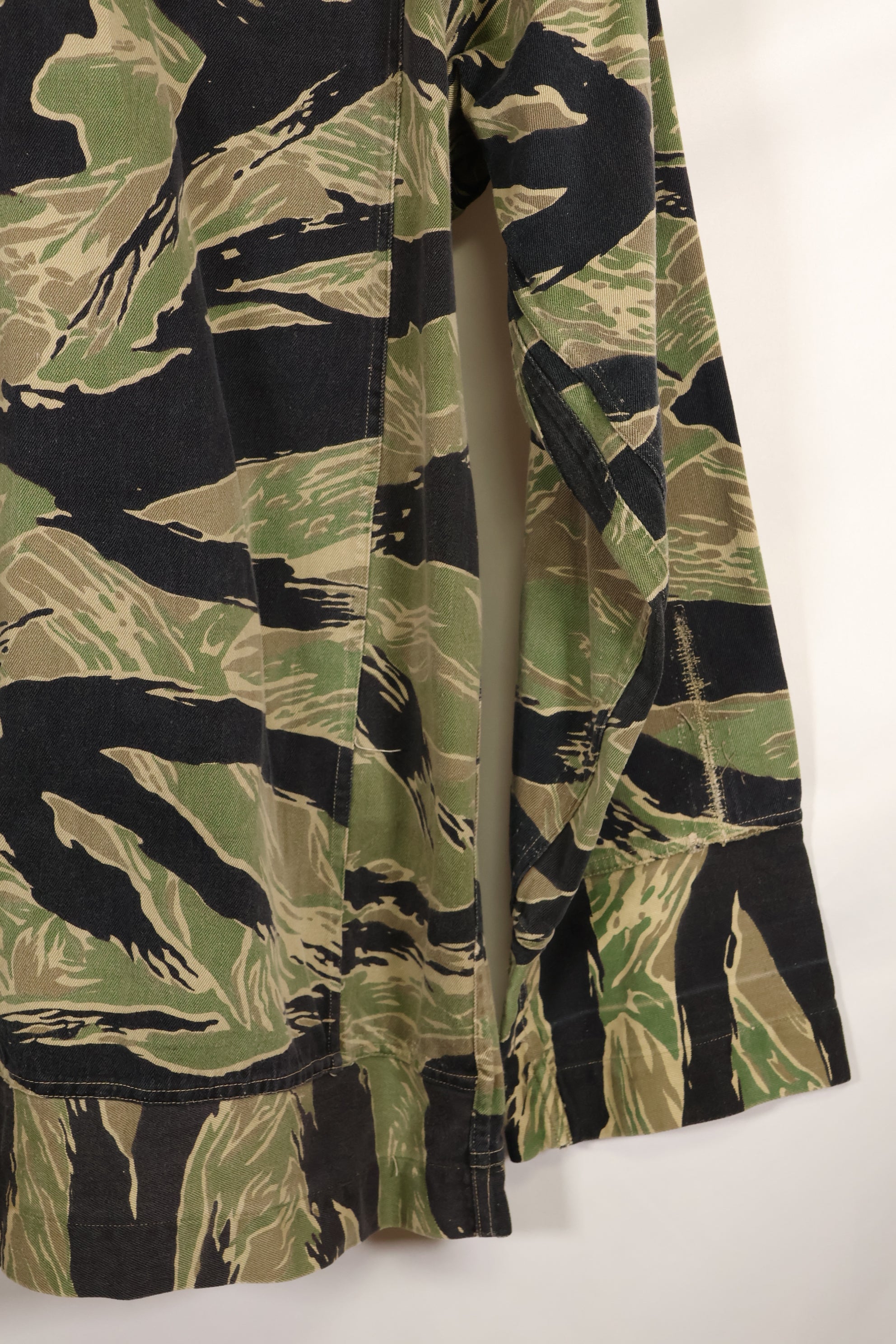 Early 1960s twill fabric, rare VNMC 1st Model tiger stripe shirt, used by Taylor.