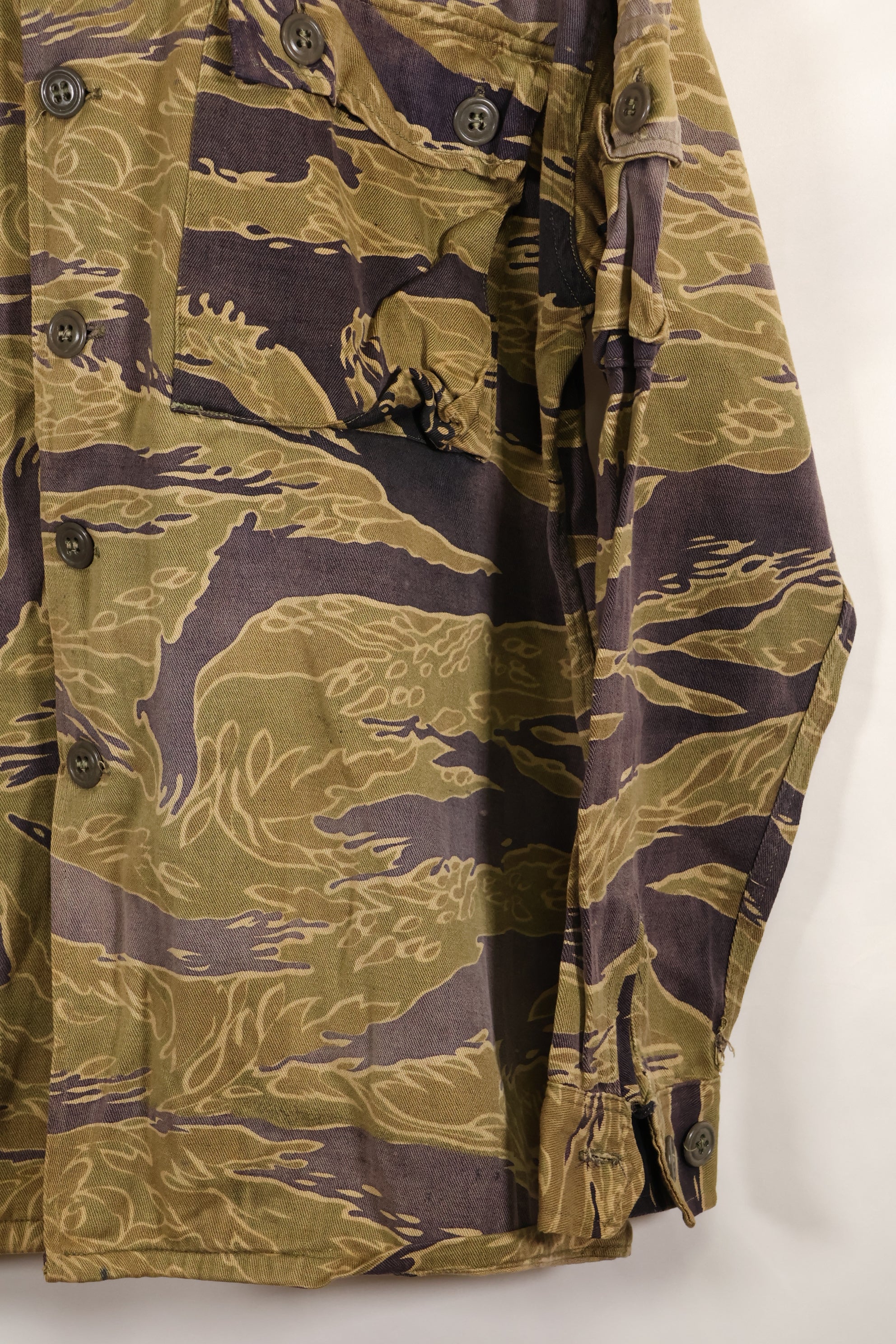 Late 1960s Gold Tiger Stripe Shirt US Cut US-M Faded Used