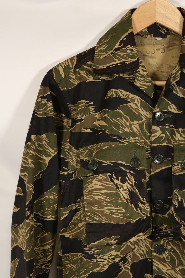 Actual deadstock Okinawa Tiger Tiger Stripe US Cut Shirt US-S Japanese mainland sewing, stained.