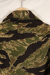Actual deadstock Okinawa Tiger Tiger Stripe US Cut Shirt US-S Japanese mainland sewing, stained.