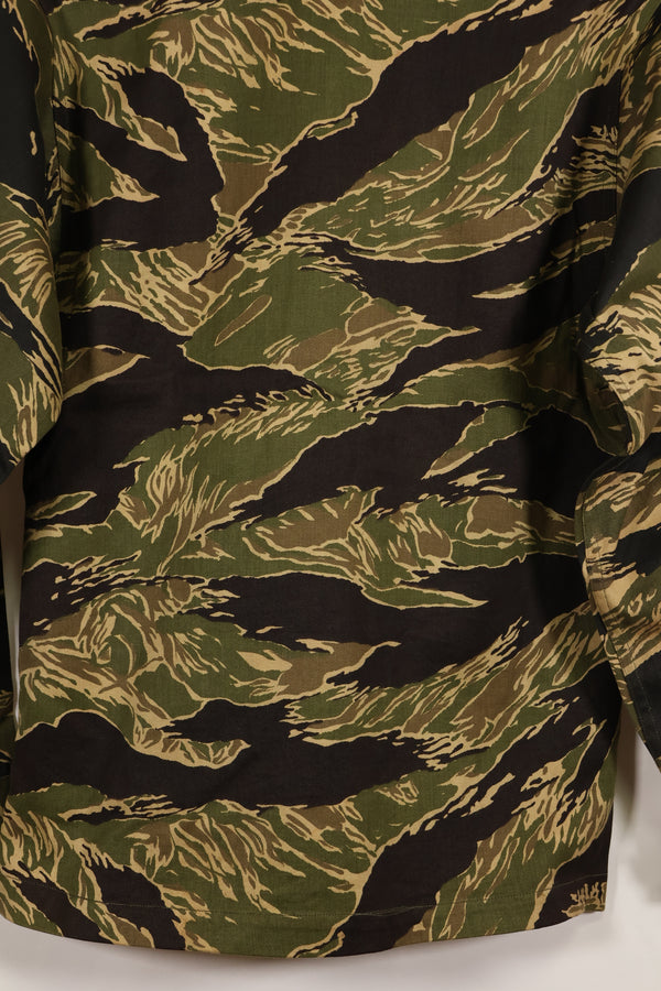 Actual deadstock Okinawa Tiger Tiger Stripe US Cut Shirt US-S Japanese mainland sewing, stained.