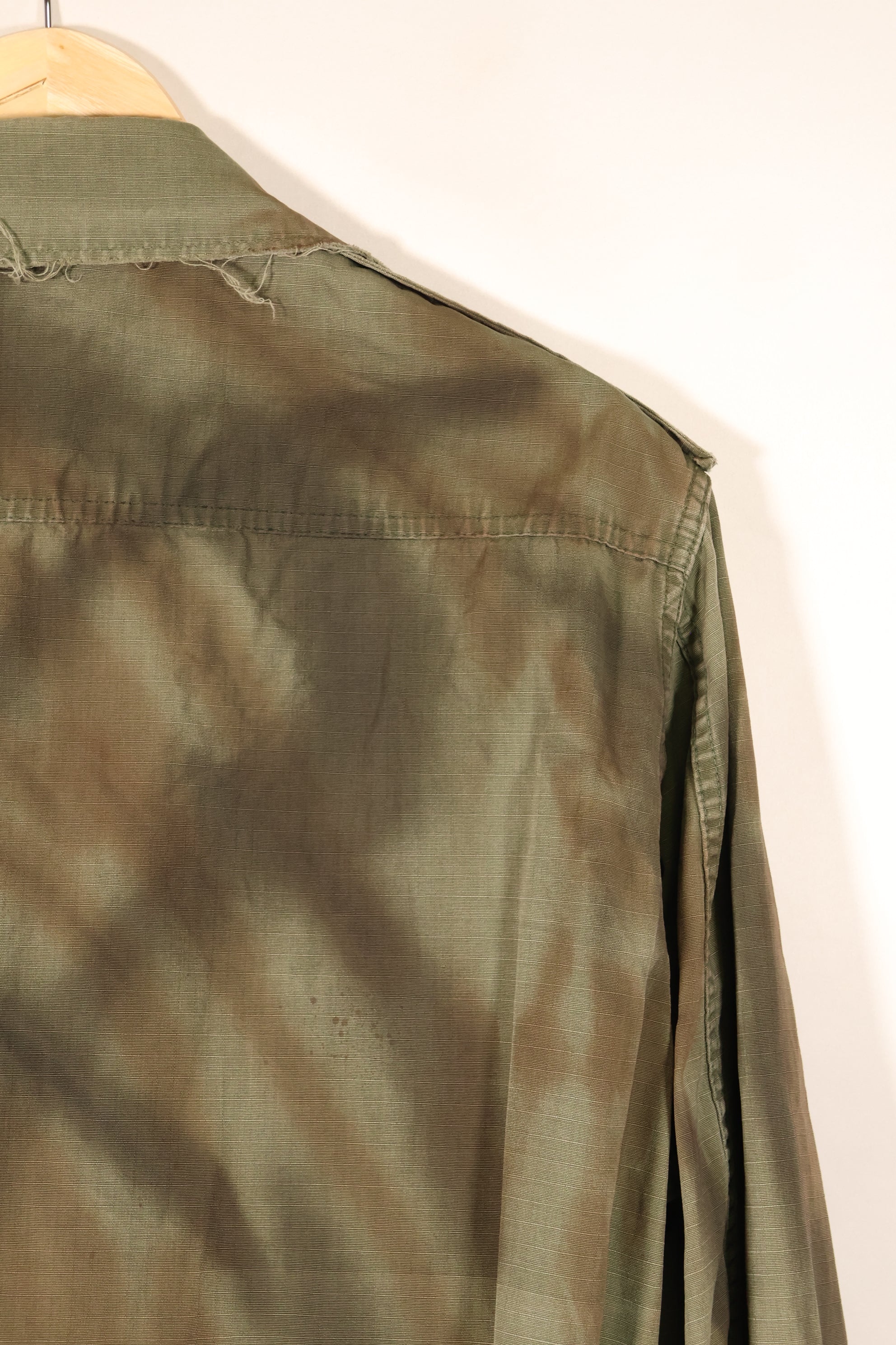 Contract from the late 1960s; Estimated S-R size; Based on an actual jacket; MACV SOG spray-painted jacket; Replica; Manufactured by MILITARIA 1911; Used item