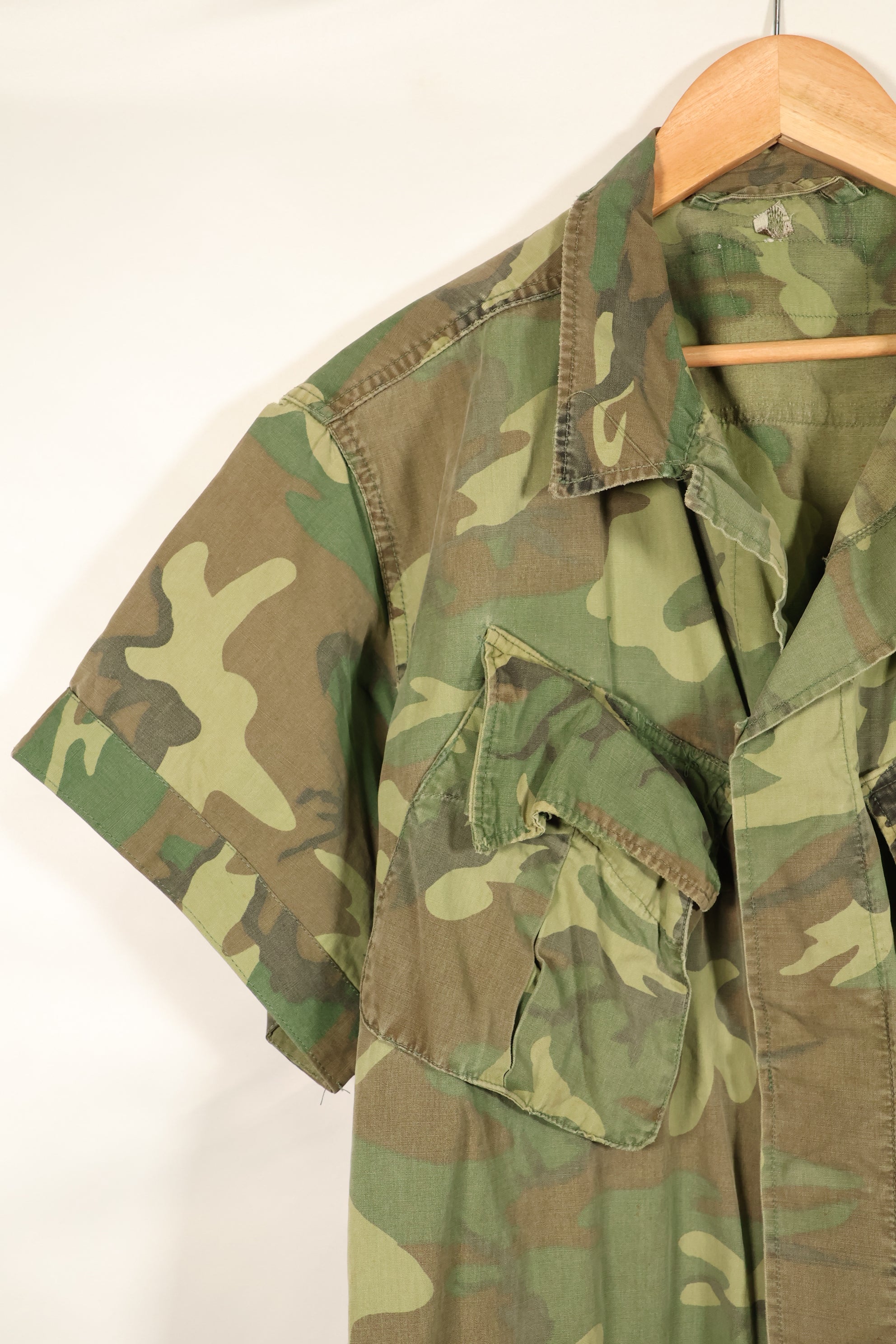 Estimated 1966–67 | Estimated M-R | No label | ERDL camouflage | Early print | Short-sleeve custom fatigue jacket | Used