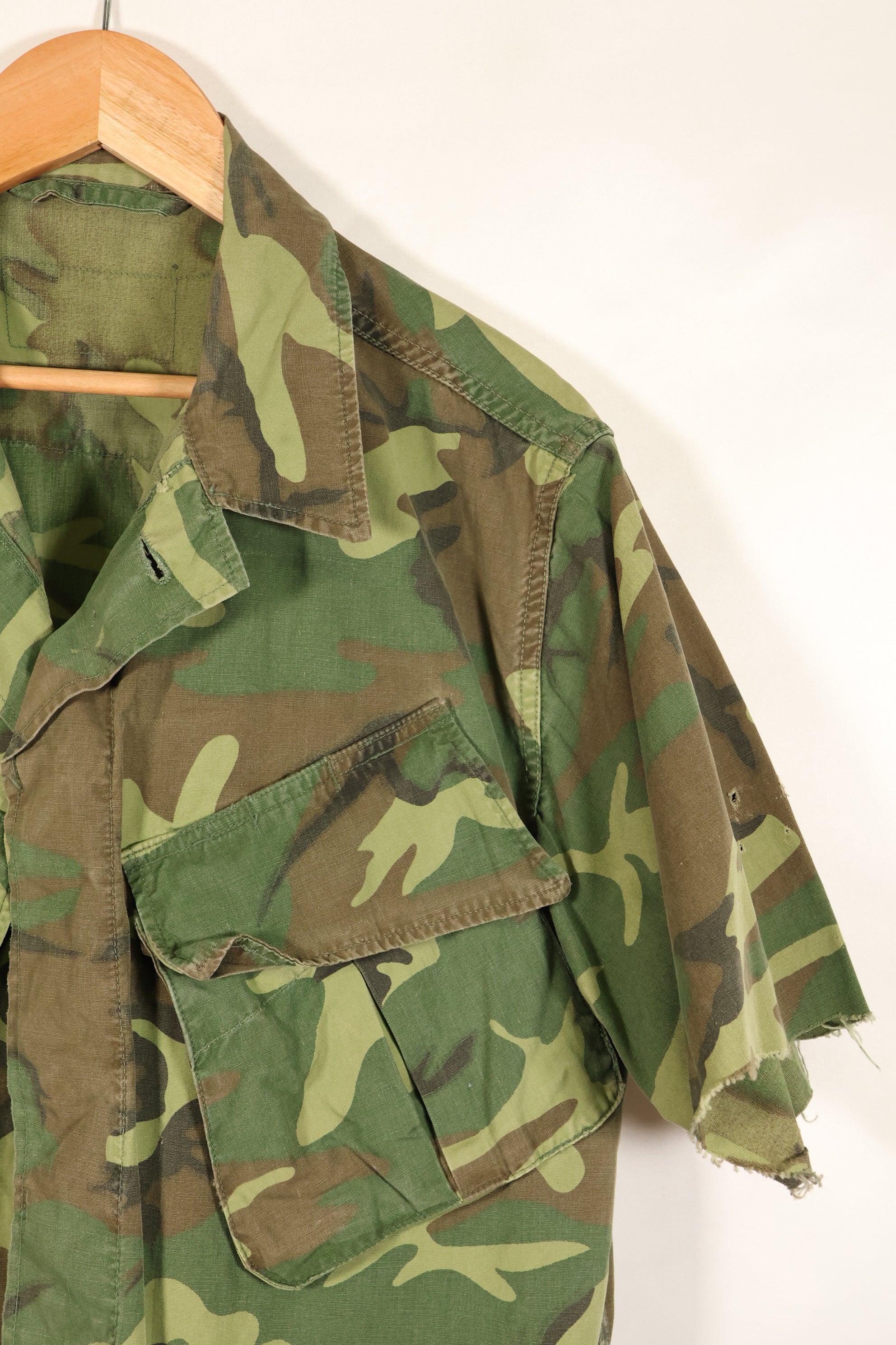 Estimated circa 1966–67; Estimated S-R; Early print; ERDL leaf camouflage; No rip; Fatigue jacket; Short sleeves; Used