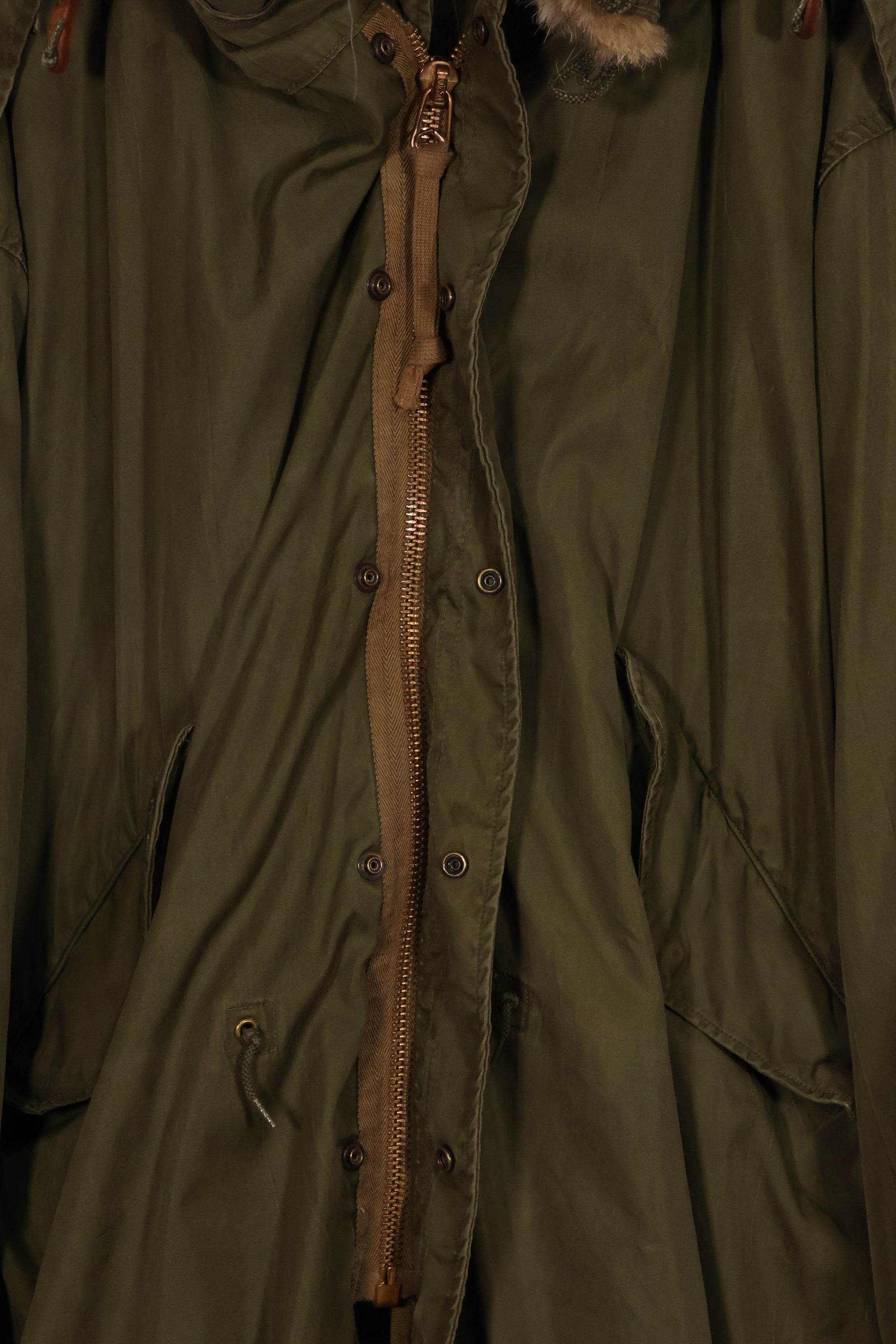 Early 1950s MEDIUM M51 Field Parka with coyote hood, used.