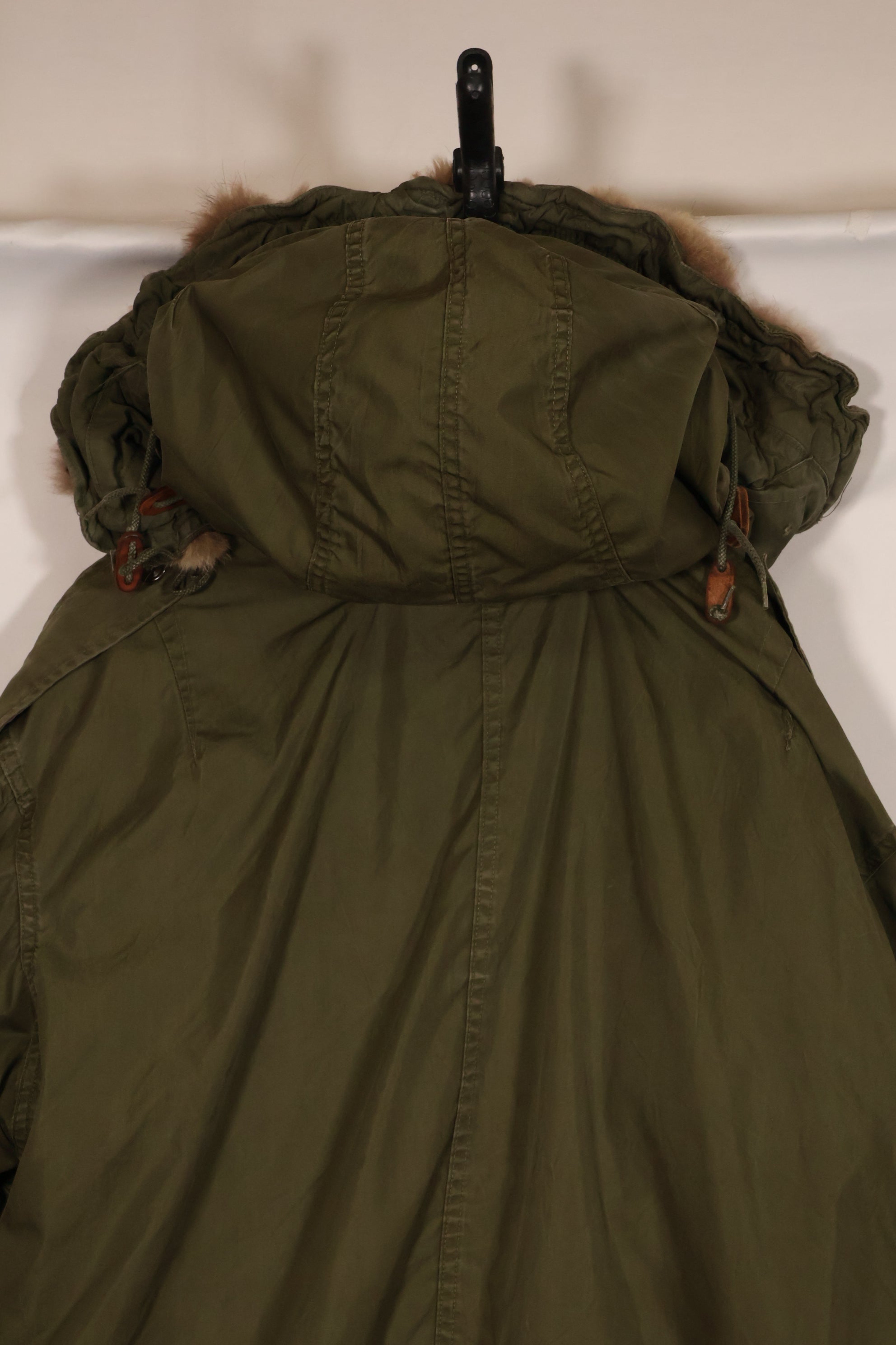 Early 1950s MEDIUM M51 Field Parka with coyote hood, used.