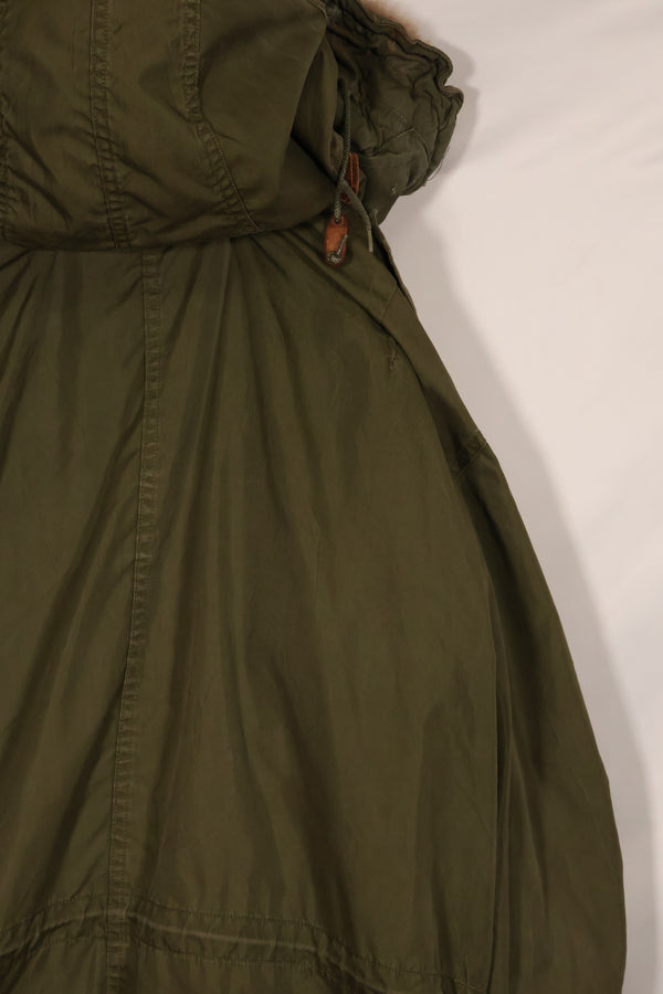 Early 1950s MEDIUM M51 Field Parka with coyote hood, used.