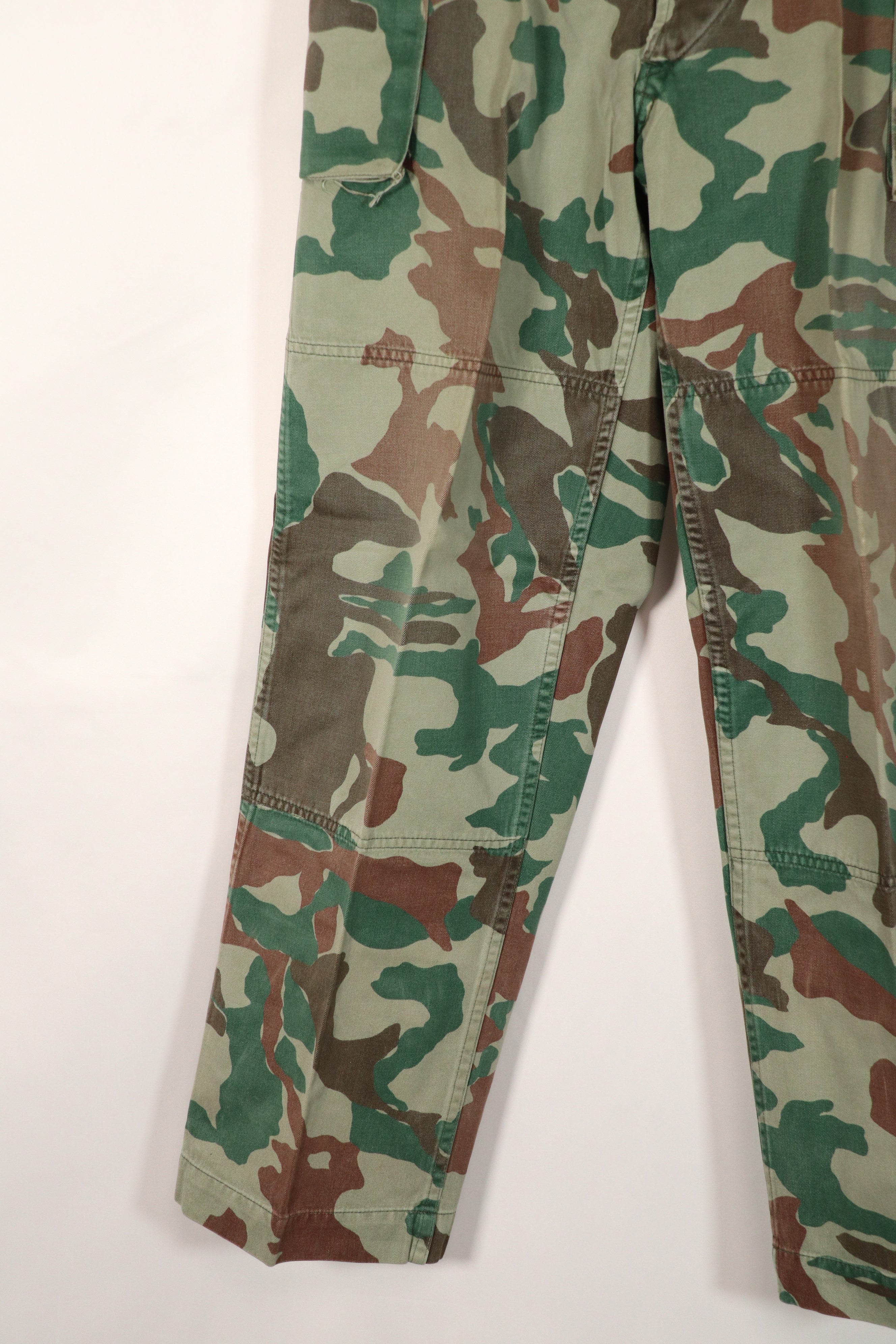 Real Japan Ground Self-Defense Force 1980's Kumazasa camouflage pants, used, scratches.