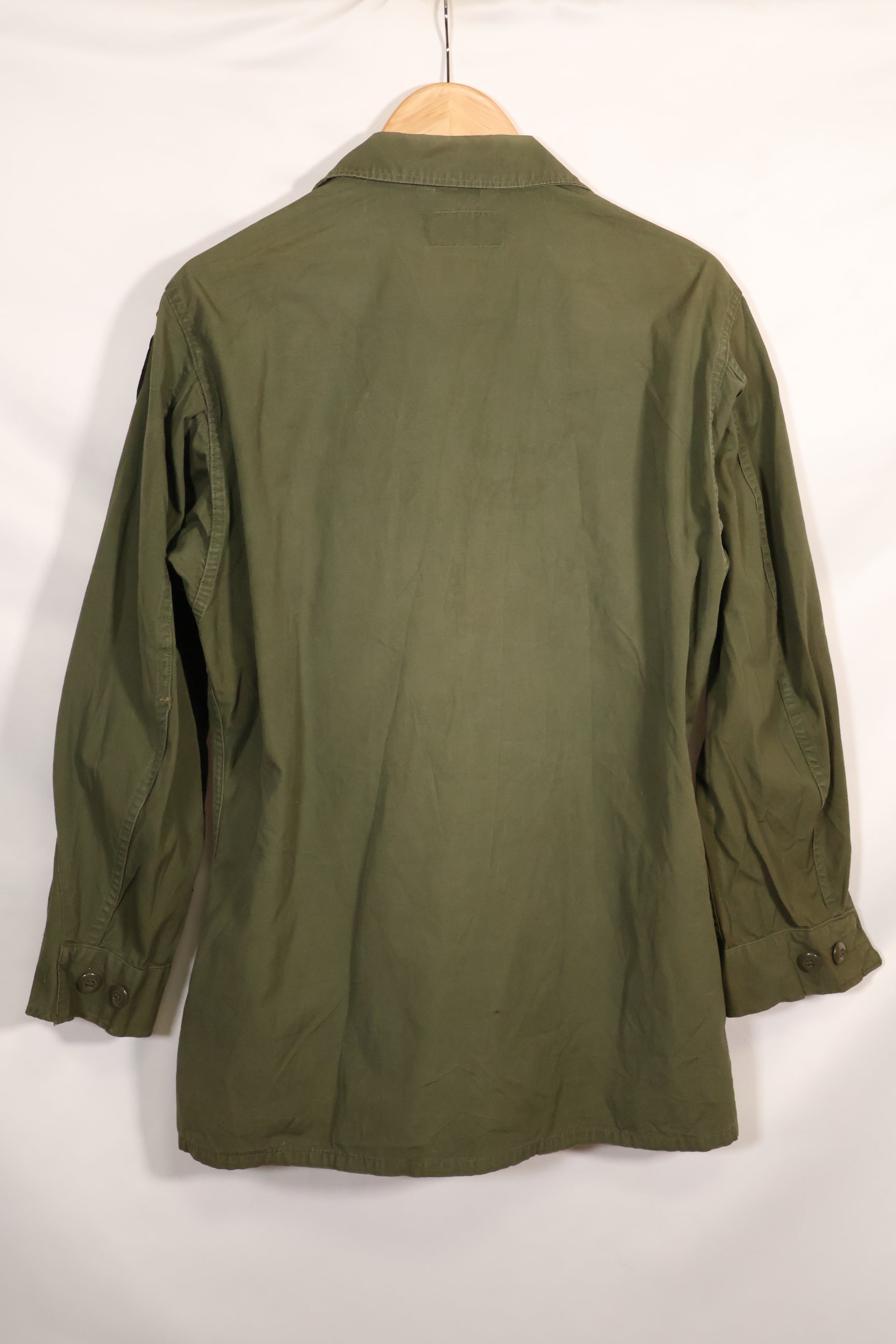 Circa 1965 M-R 2nd Model Jungle Fatigue Jacket, first attached, with patches, famous division, used.