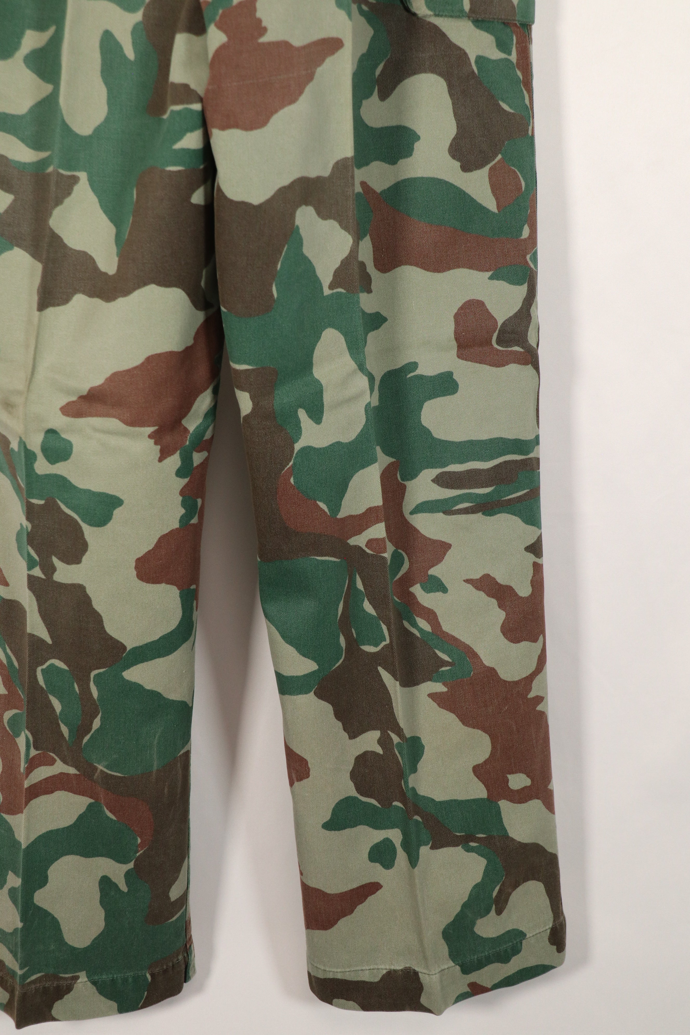 Real Japan Ground Self-Defense Force 1980's Kumazasa camouflage pants, used, scratches.