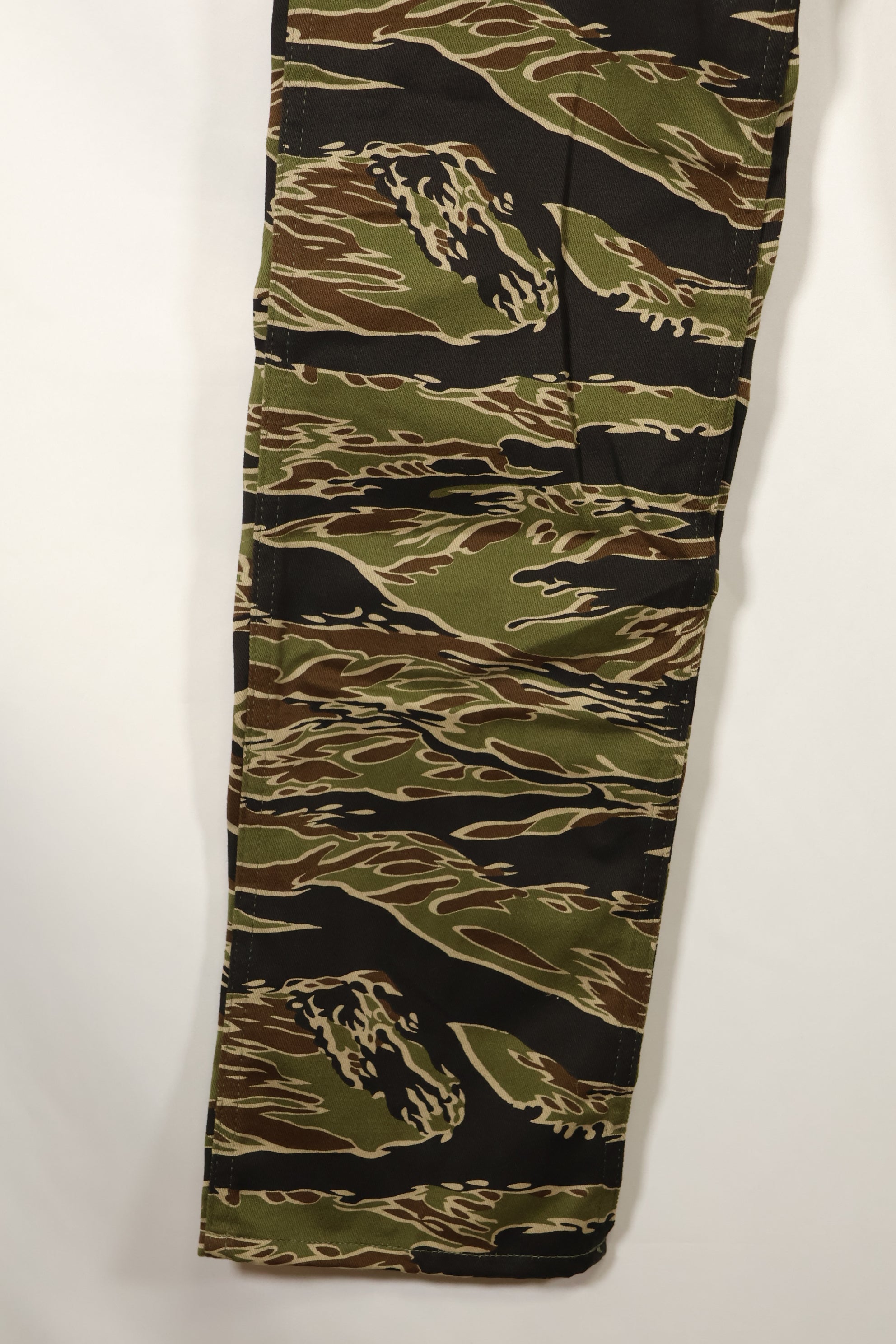 2024 US-XS MILITARIA 1911 Early Gold Tiger US Cut Pants Sample Used