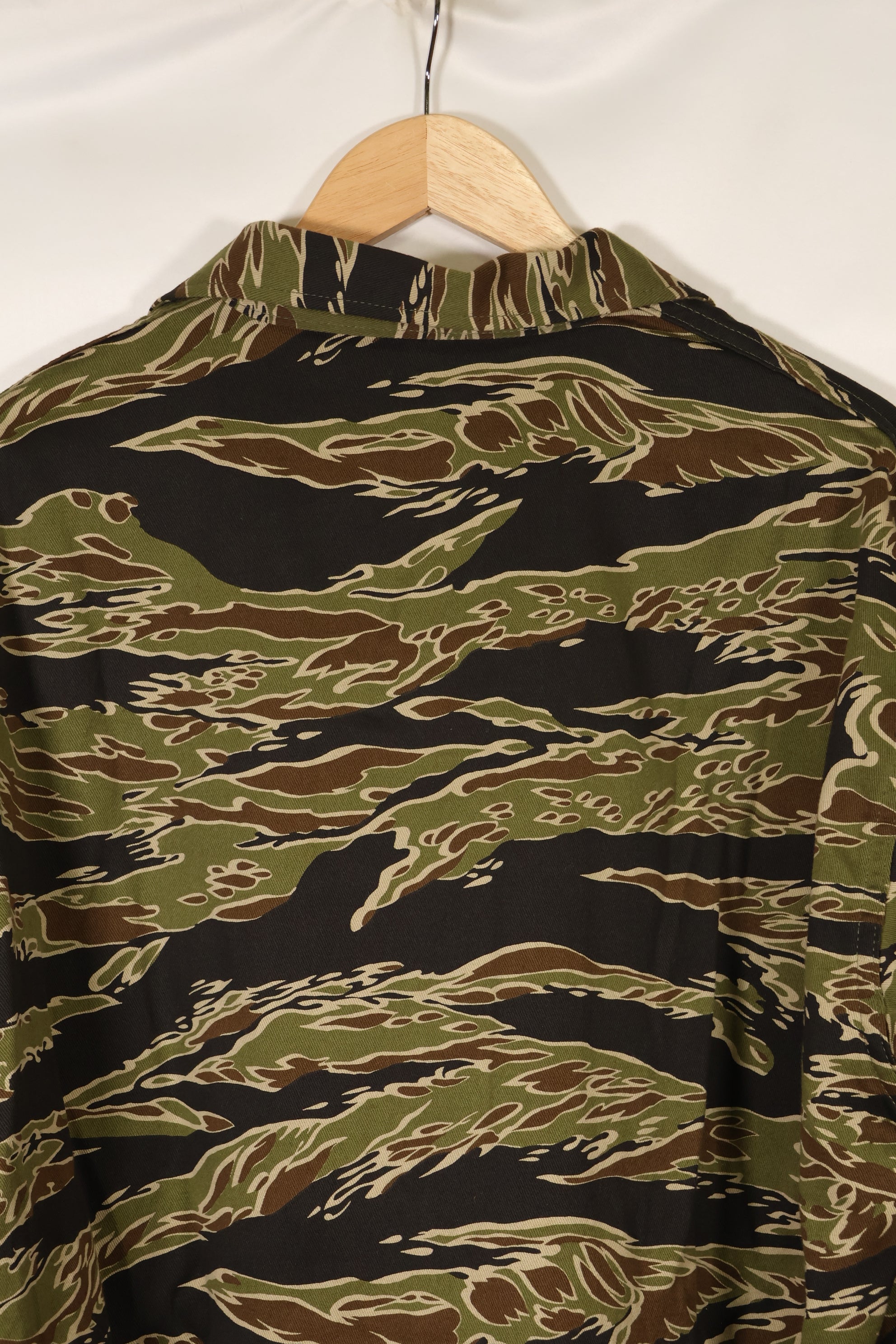 2024 US-XXL MILITARIA 1911 Early Gold Tiger US Cut Shirt Sample Used