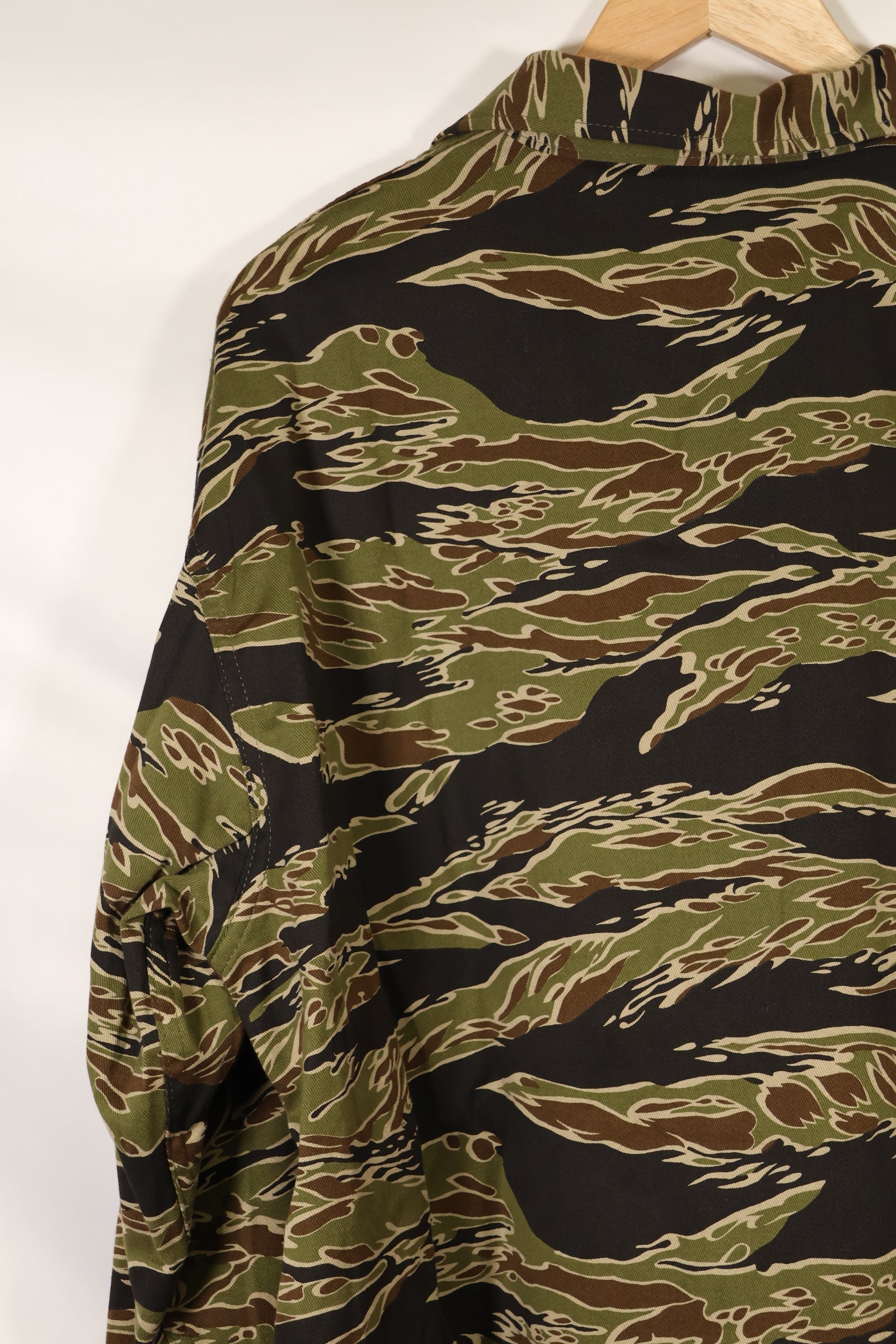 2024 US-XXL MILITARIA 1911 Early Gold Tiger US Cut Shirt Sample Used