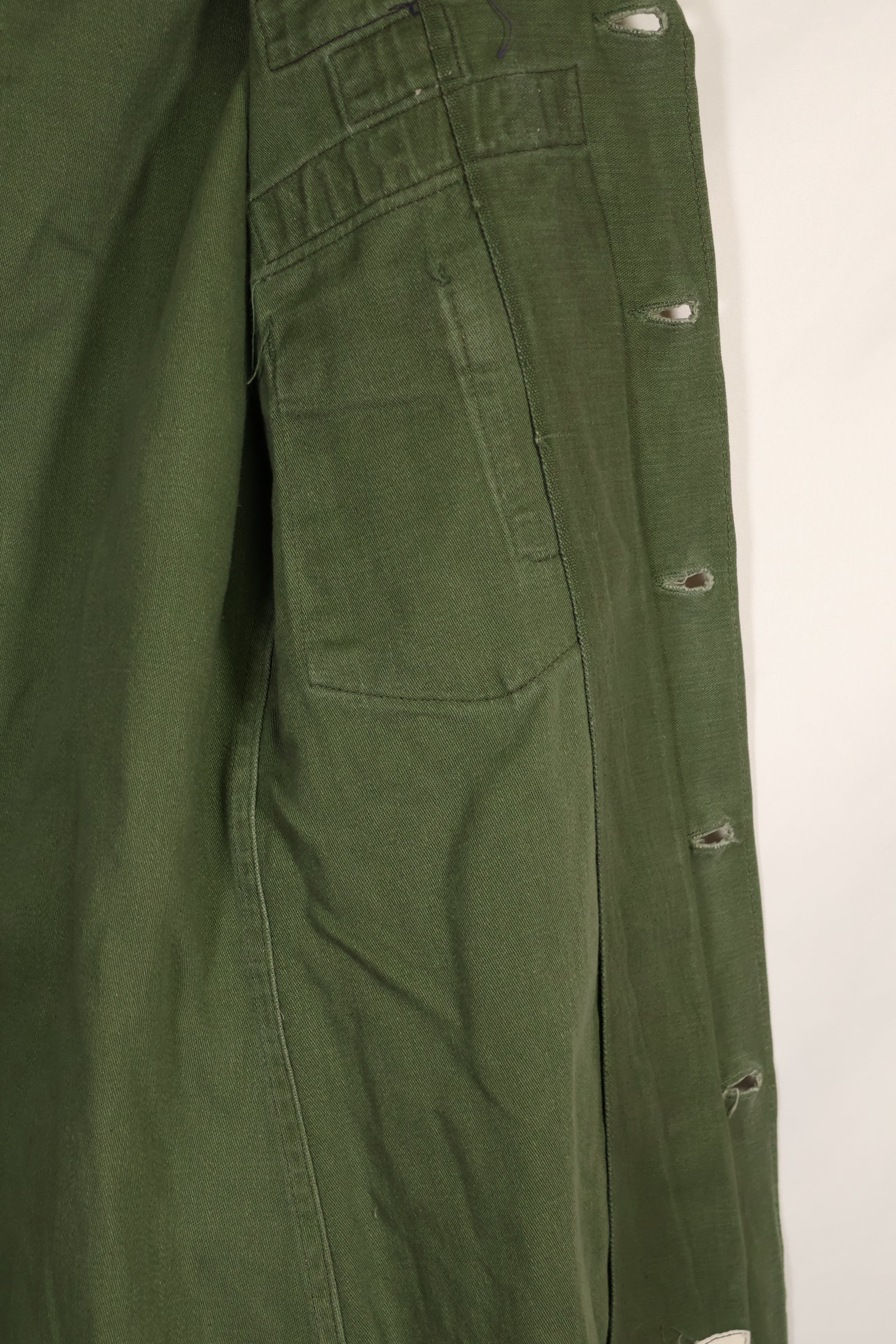 Real 1968 OG-107 Utility Shirt with Green Beret Okinawa made SSI, used.