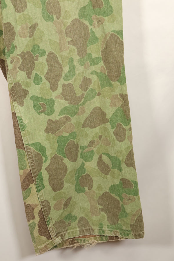 1940's P-44 frogskin camouflage pants USMC, faded, scratched, used.
