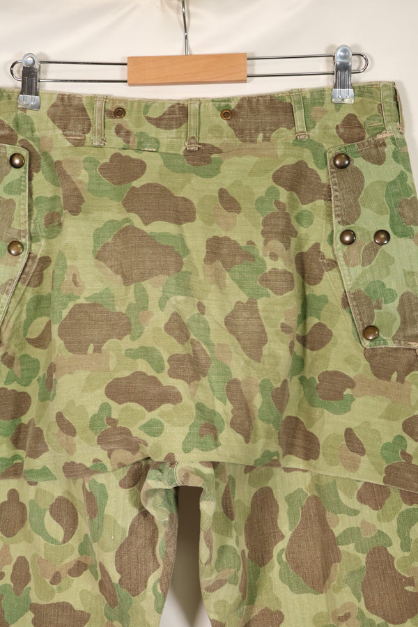 1940's P-44 frogskin camouflage pants USMC, faded, scratched, used.