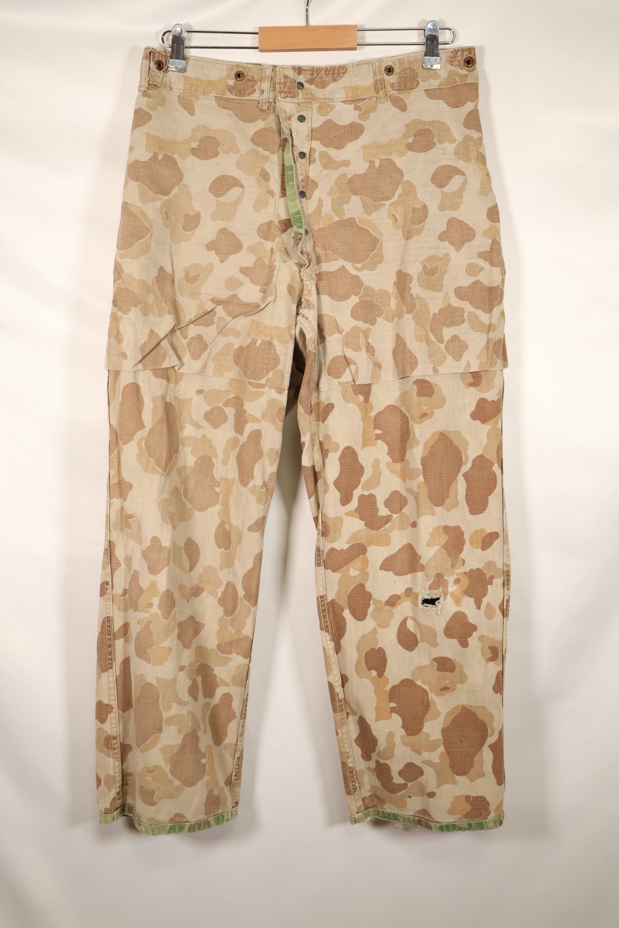 1940's P-44 frogskin camouflage pants USMC, faded, scratched, used.