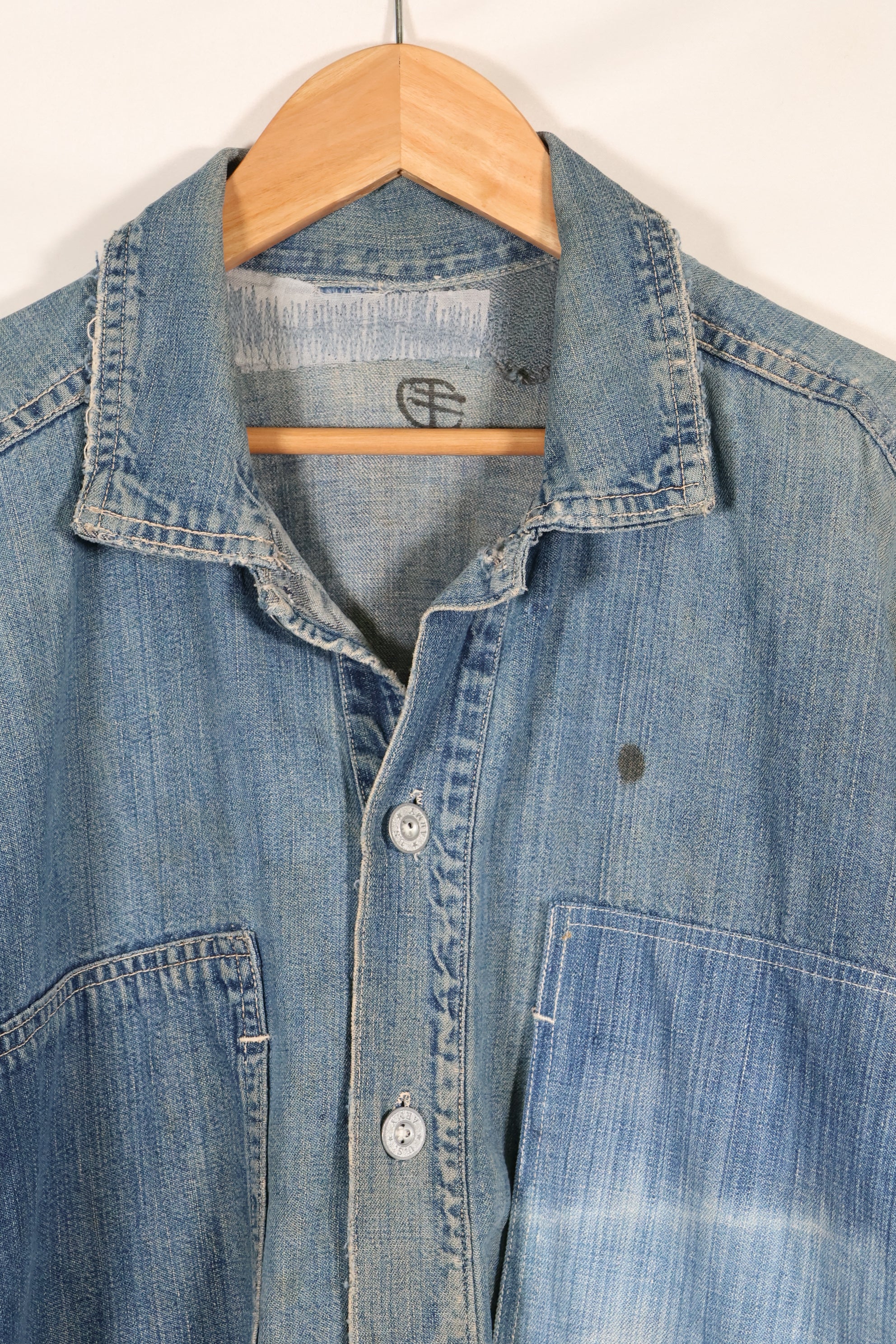 1930s U.S. Army denim pullover shirt, 3 buttons, used.