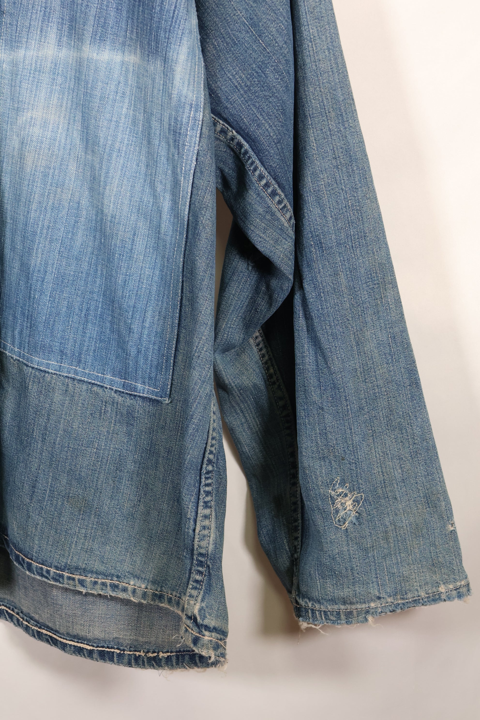 1930s U.S. Army denim pullover shirt, 3 buttons, used.