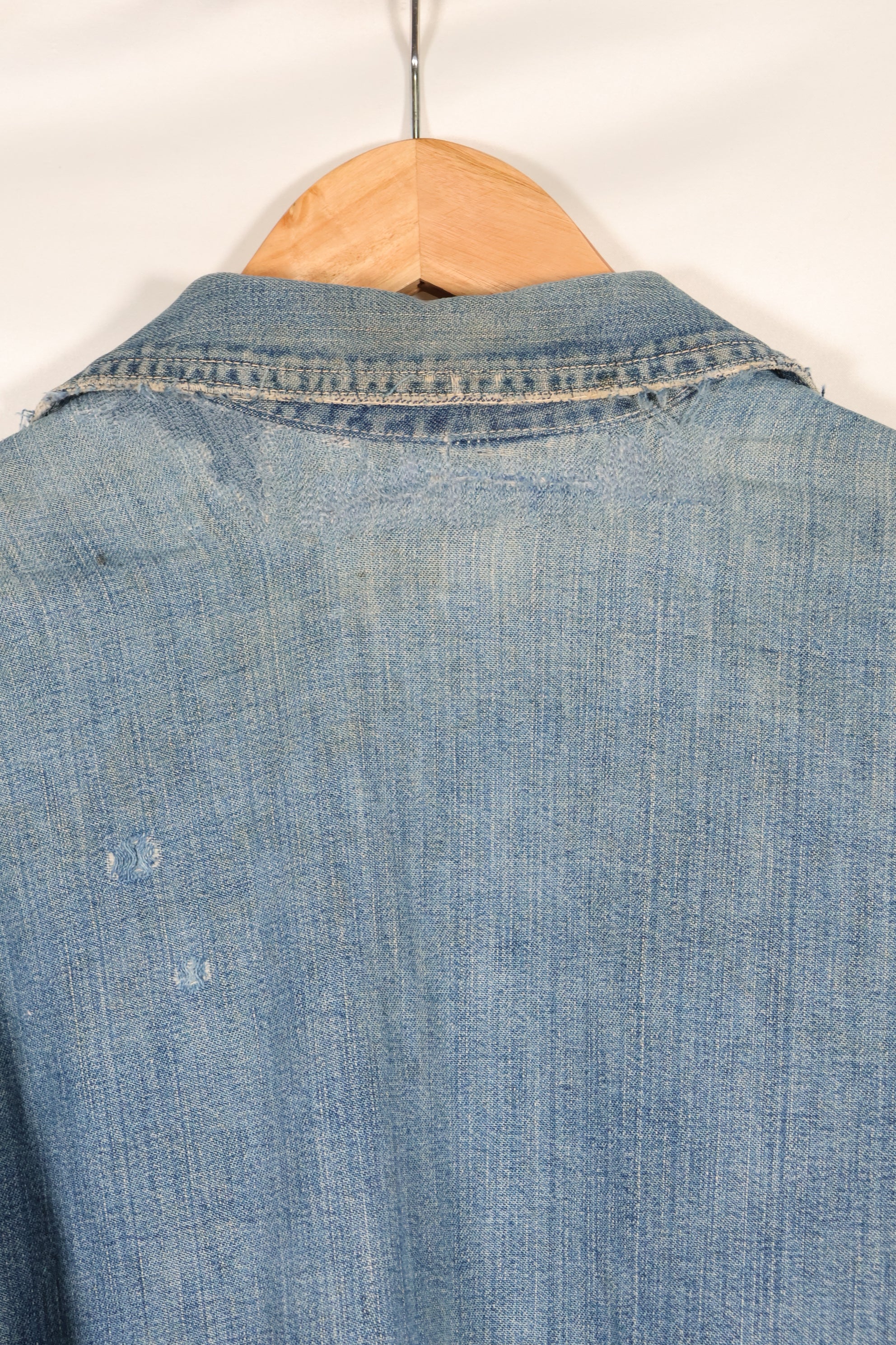 1930s U.S. Army denim pullover shirt, 3 buttons, used.