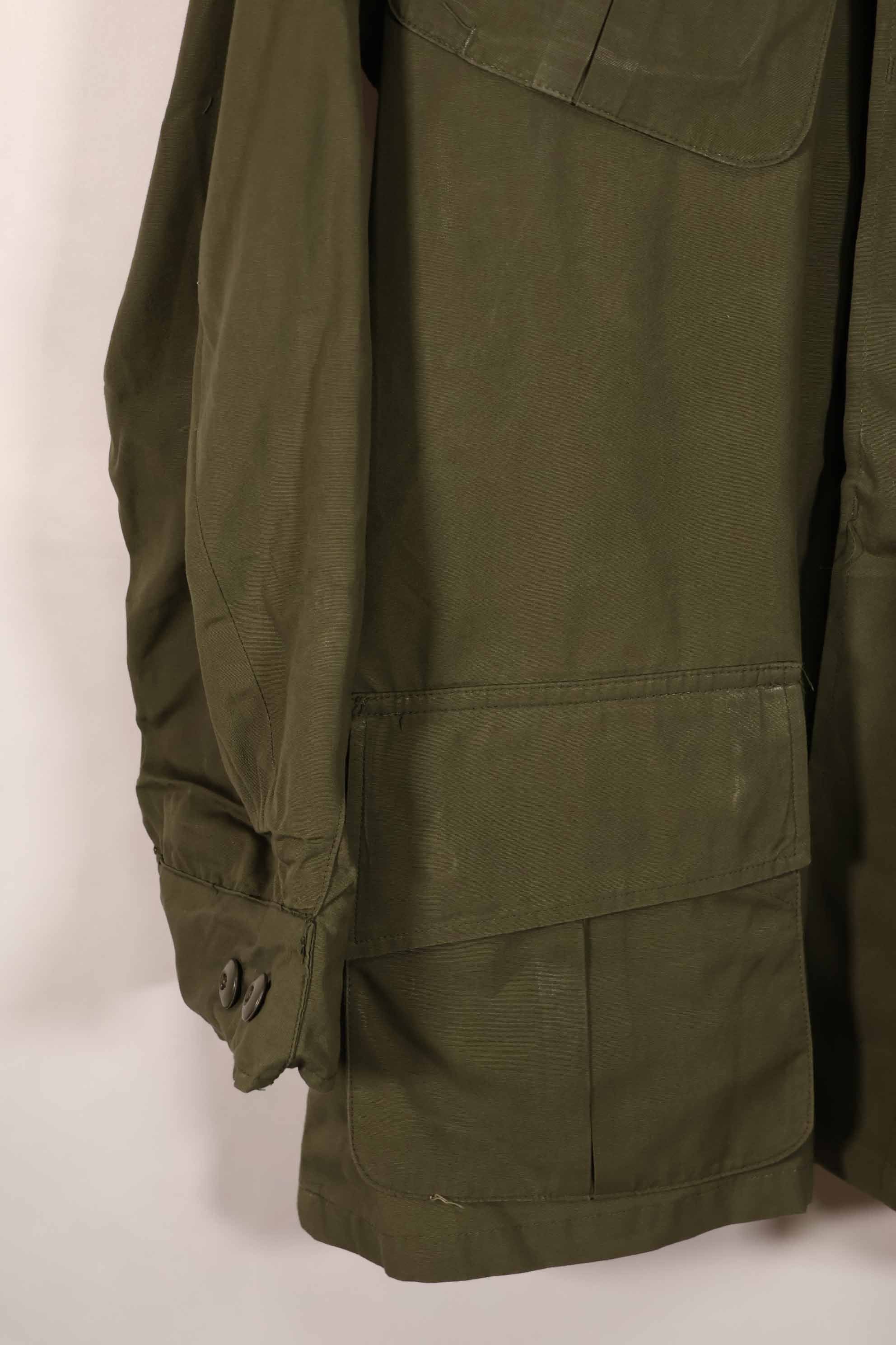 Real 1966-1967 3rd Model Jungle Fatigue Jacket L-R, almost unused.