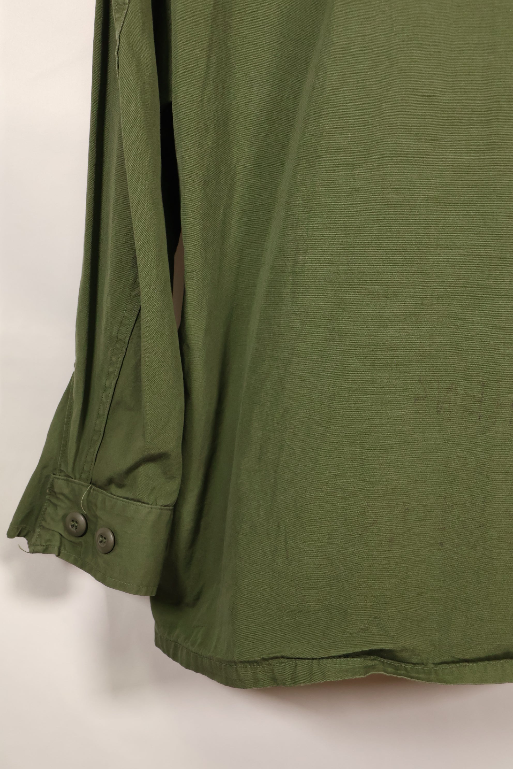 Circa 1966-67 L-R 2nd Model 3rd Model eclectic jungle fatigues jacket, used, good condition.