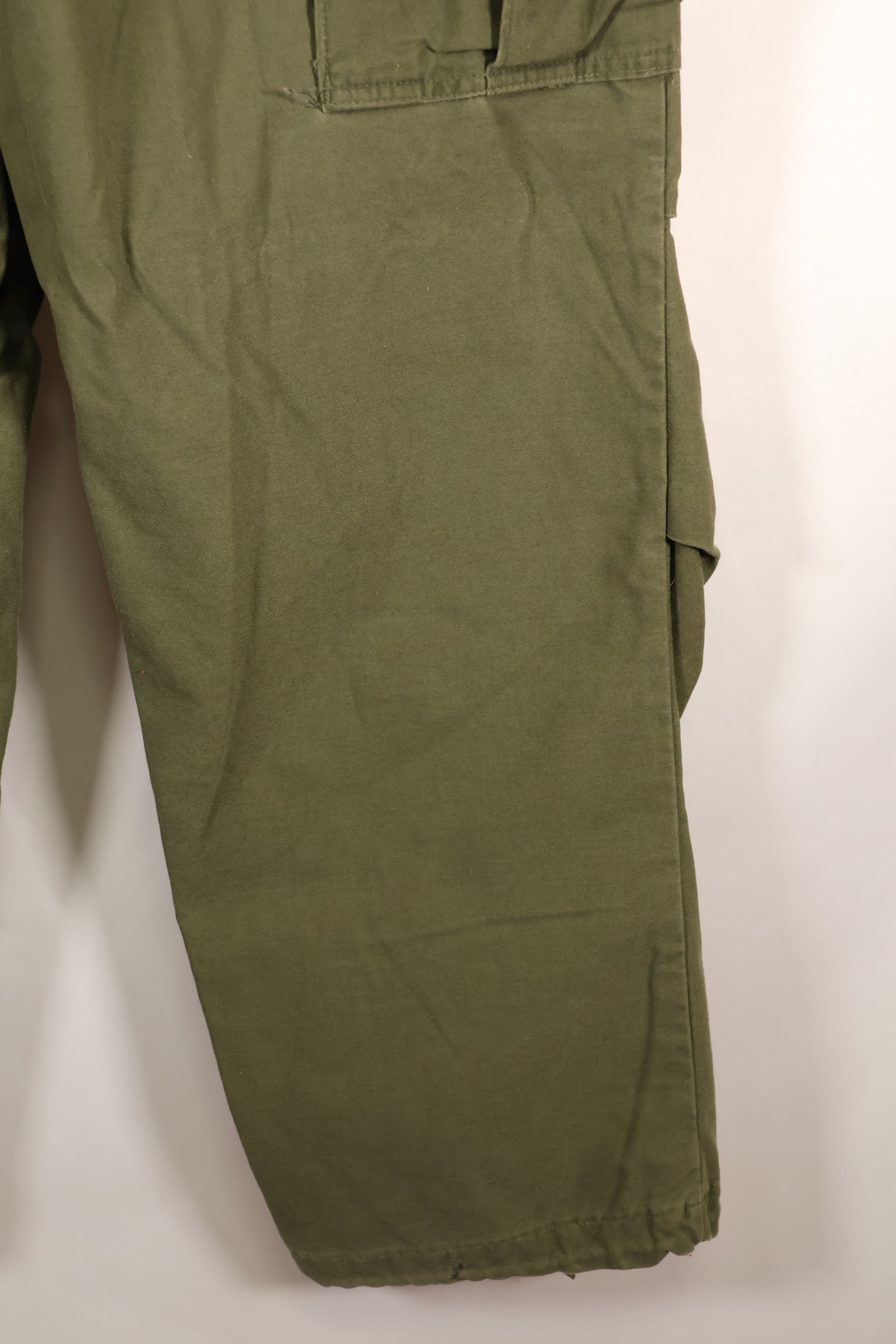 1970s lot, estimated size M-R, M65 field pants, cold weather specs, used.