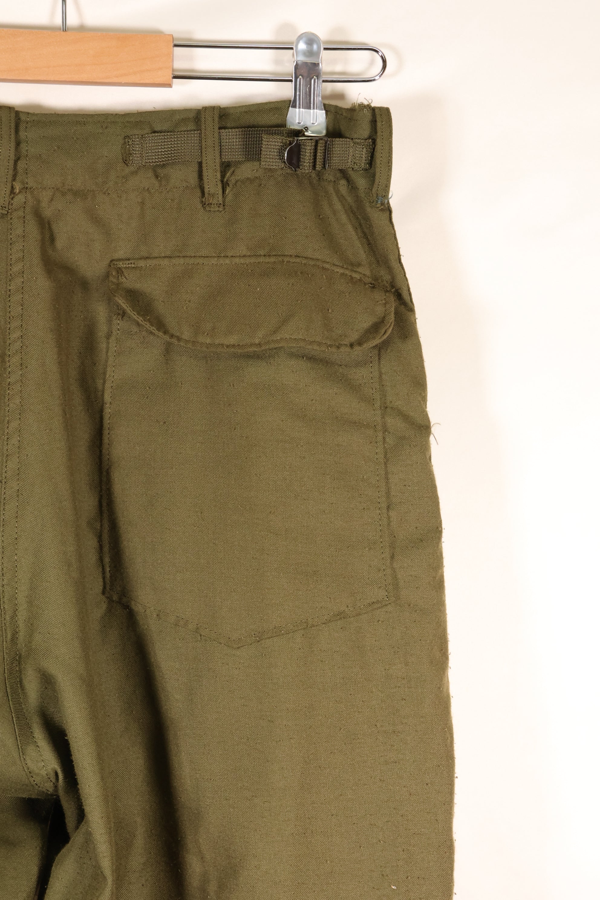 Early 1970s, estimated MEDIUM pilot fireproof pants, size tag missing, used.