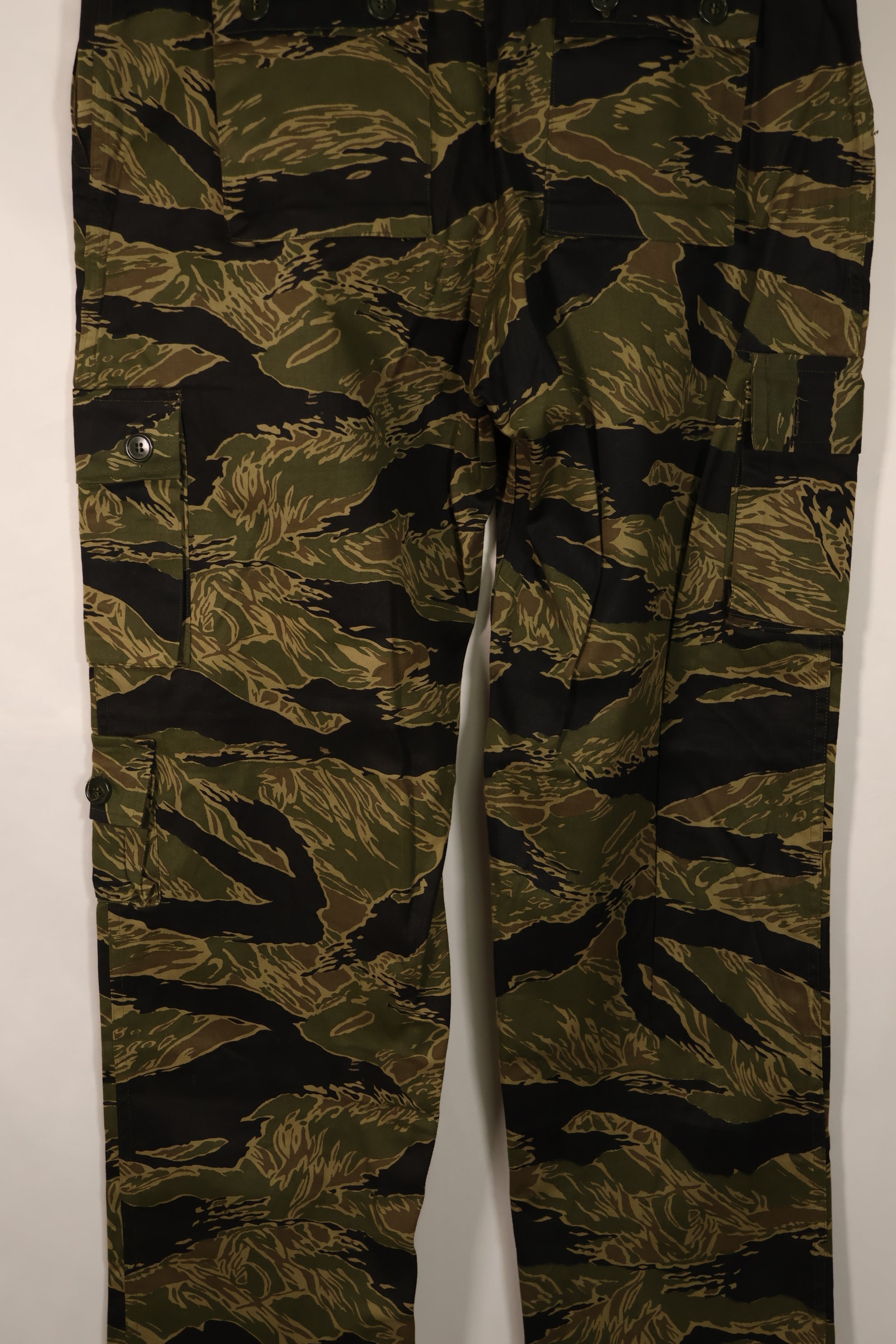 Real deadstock Okinawa Tiger Tiger Stripe Pants US-L in mint condition