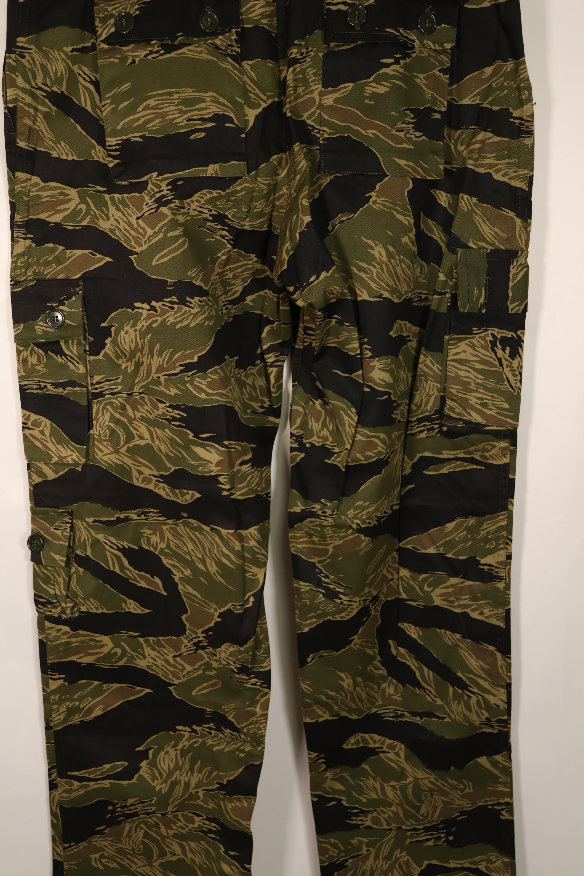 Real deadstock Okinawa Tiger Tiger Stripe Pants US-L in mint condition