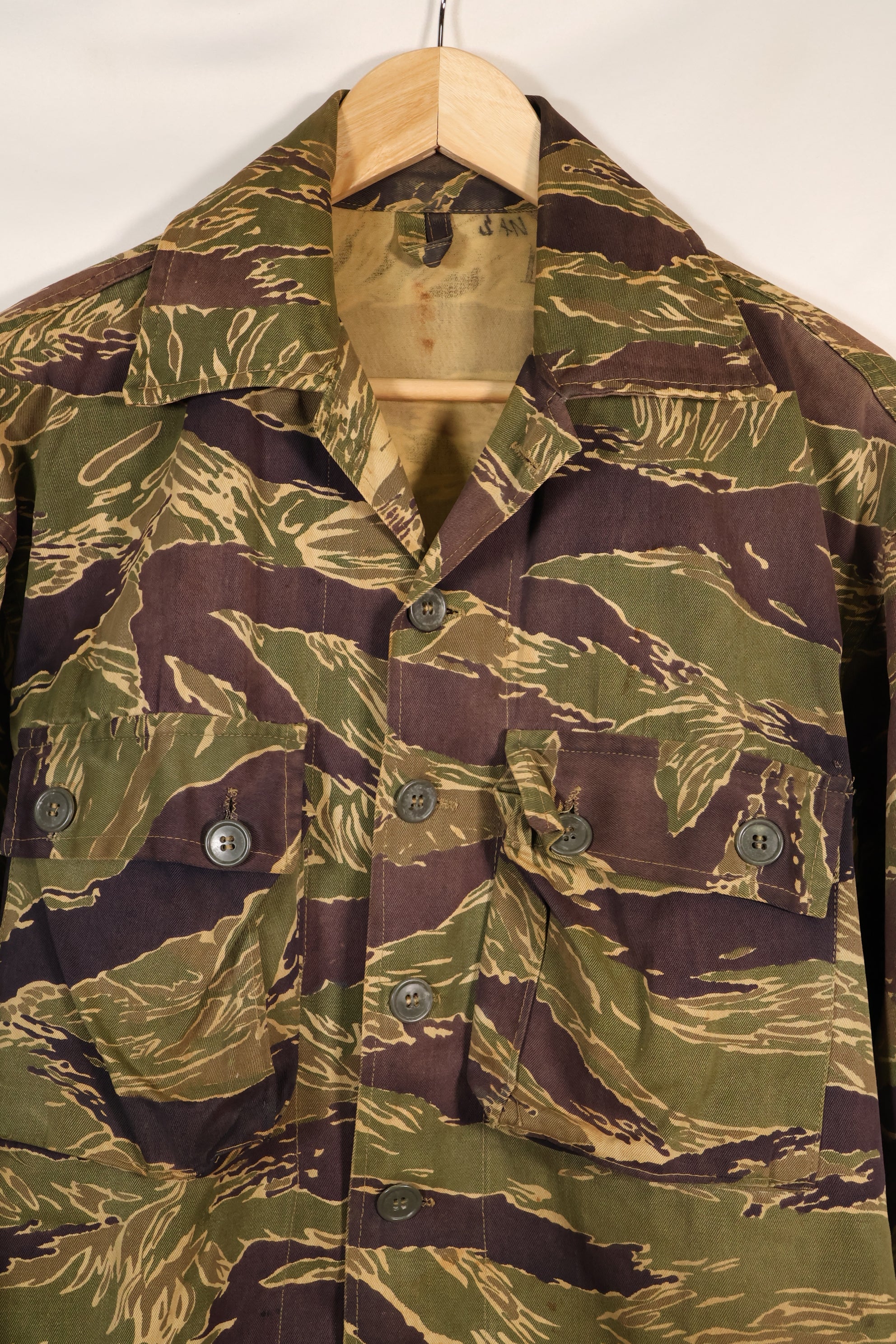 Mid 1960s US cut LARGE Okinawa Tiger Tiger striped shirt, faded, used.