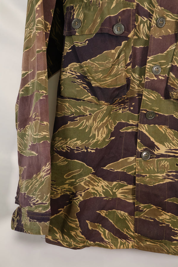 Mid 1960s US cut LARGE Okinawa Tiger Tiger striped shirt, faded, used.