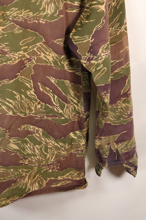 Mid 1960s US cut LARGE Okinawa Tiger Tiger striped shirt, faded, used.