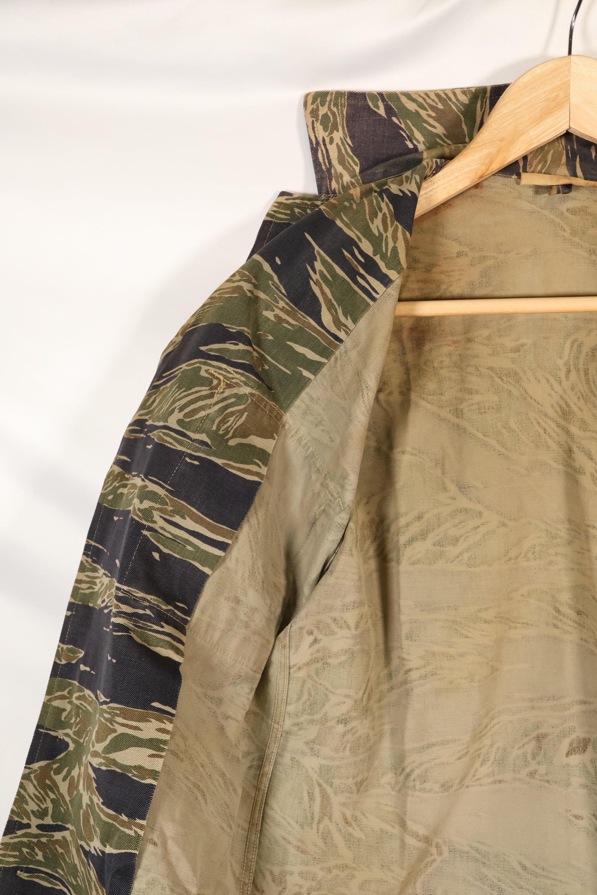 1960's semi A-M silver tiger shirt Asian cut epaulette modified used