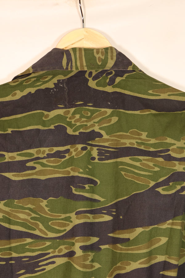Early 1970s, Size S–M, South Vietnamese Marine Corps (VNMC), 5th Pattern Tiger Stripe Shirt, in good condition　