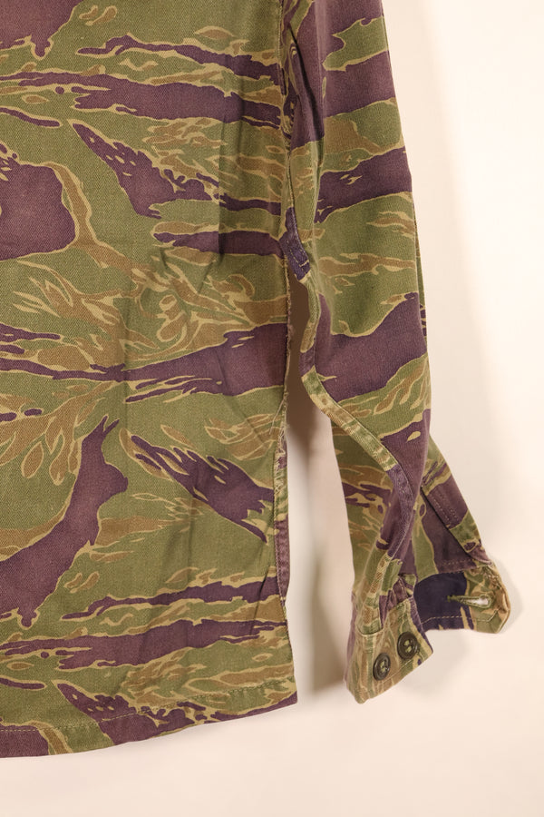 1960年代後半　A-M　ゴールドタイガー派生系　タイガーストライプ　Asian カット　シャツ　中古品